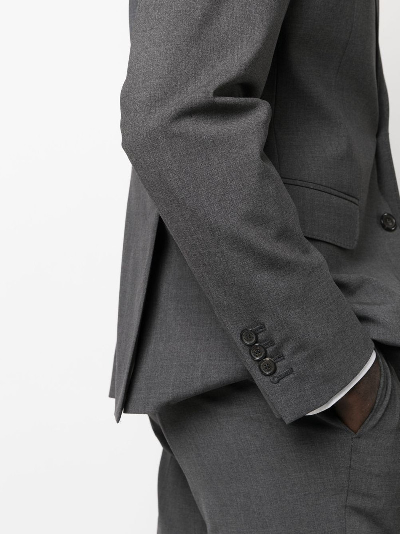 single-breasted suit 5