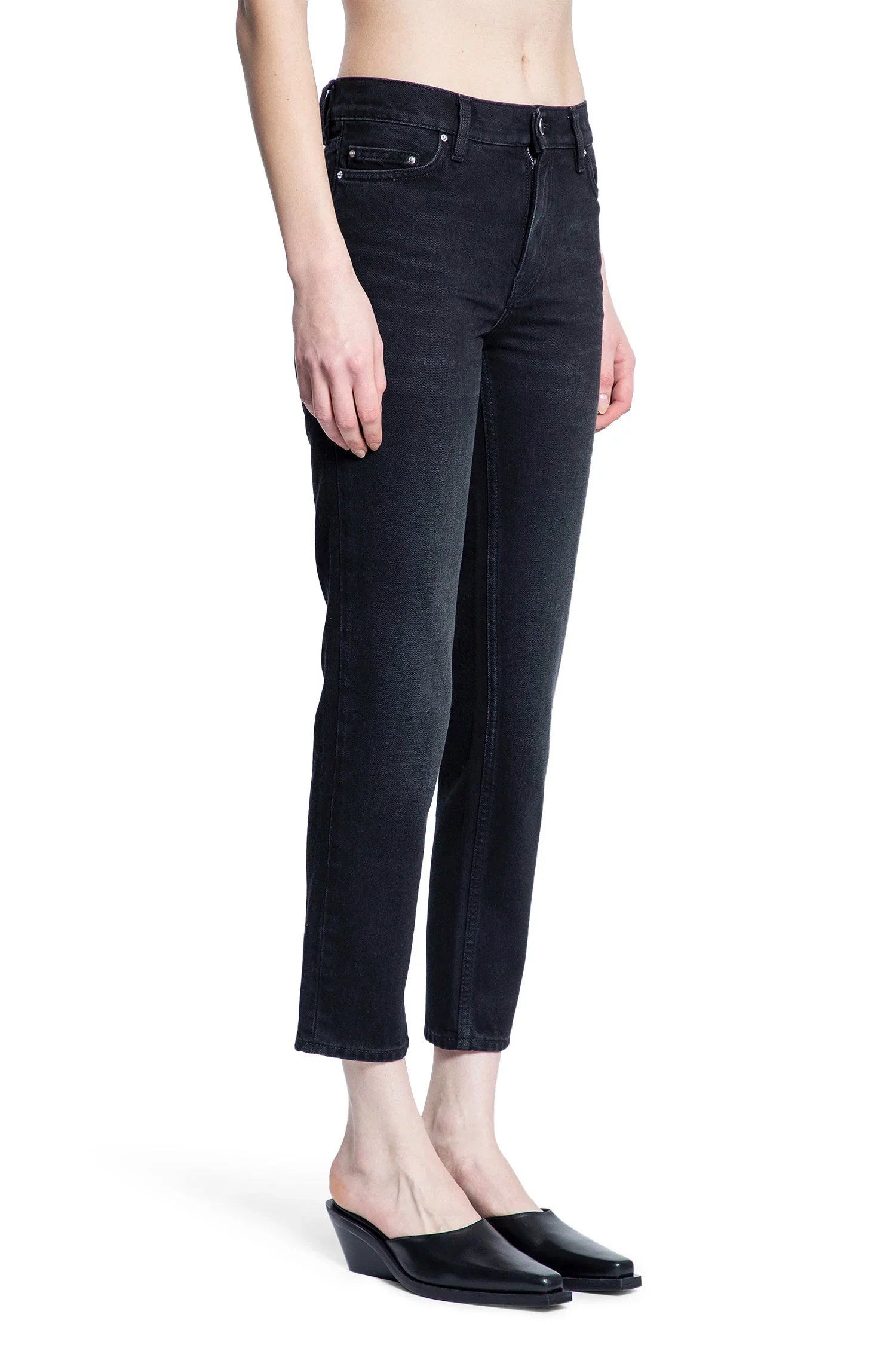 Low-Taper-Jeans - 2