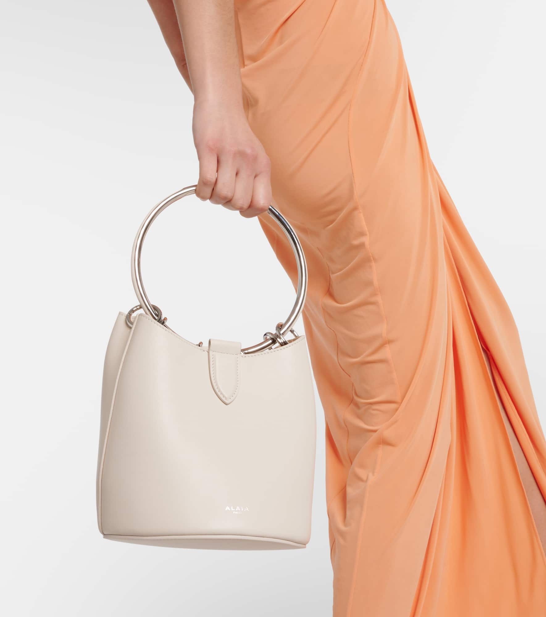 Alaïa Ring Medium leather bucket bag | mytheresa | REVERSIBLE