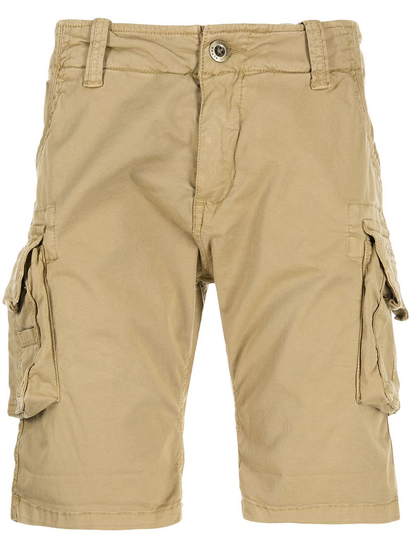 knee-length cargo shorts 1