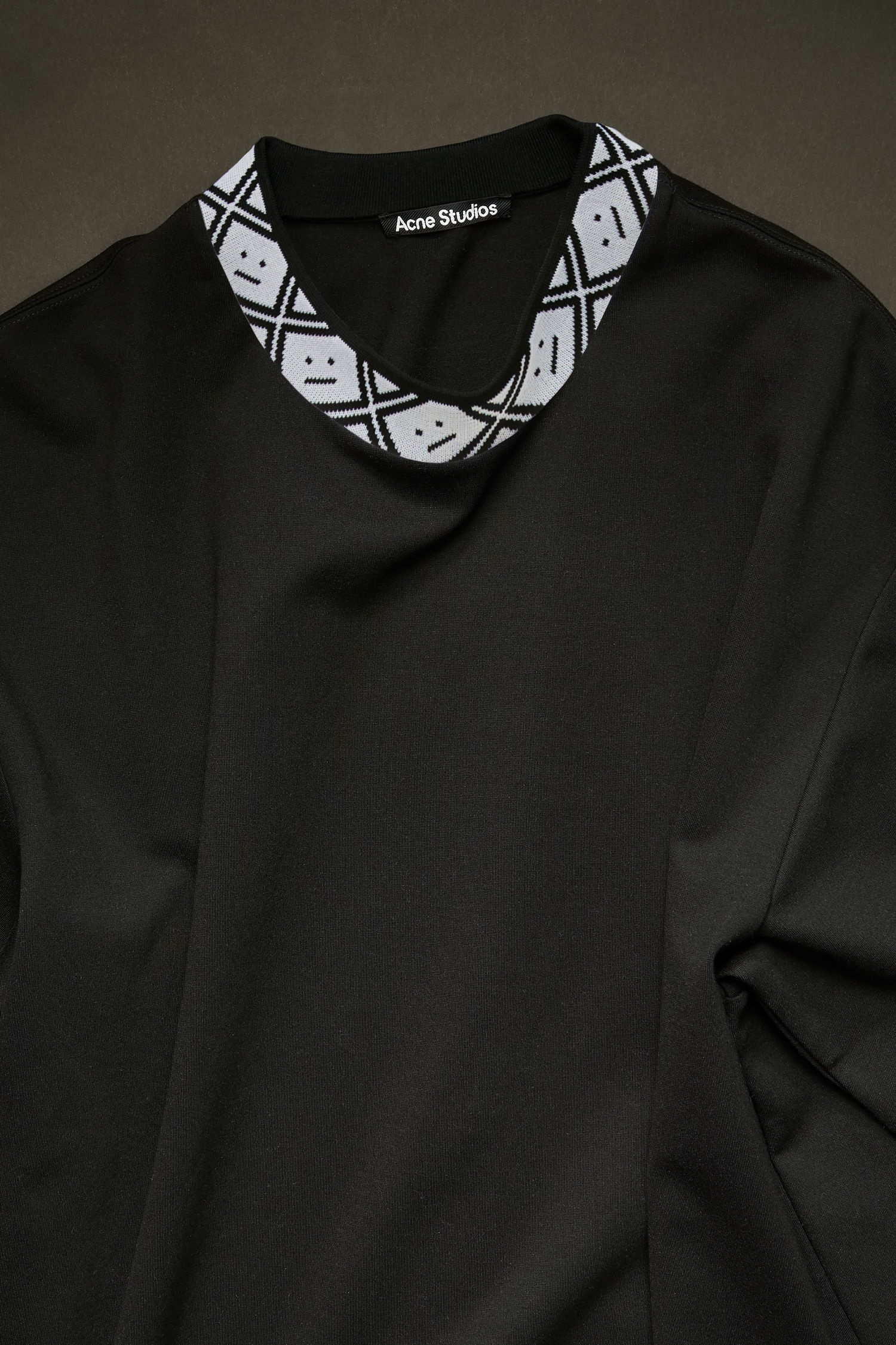 Face motif mock neck t-shirt black - 4