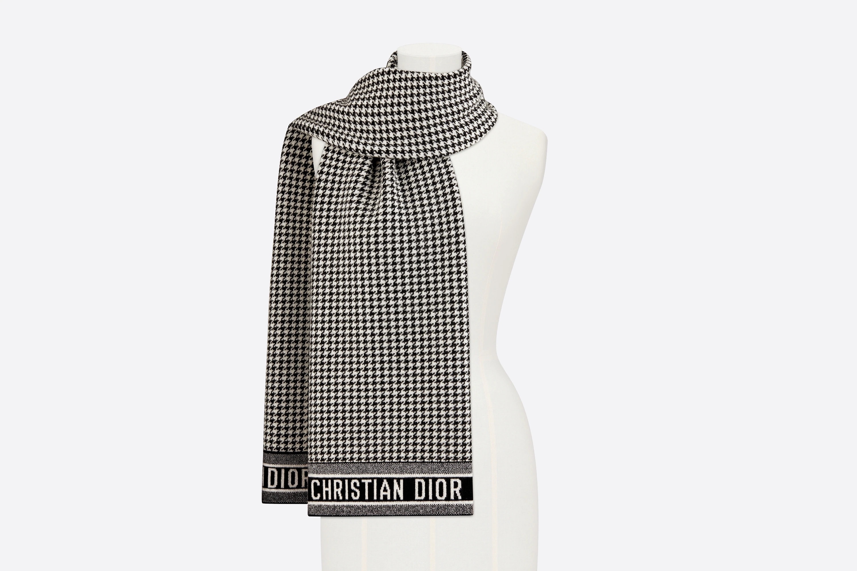 30 Montaigne Scarf - 1