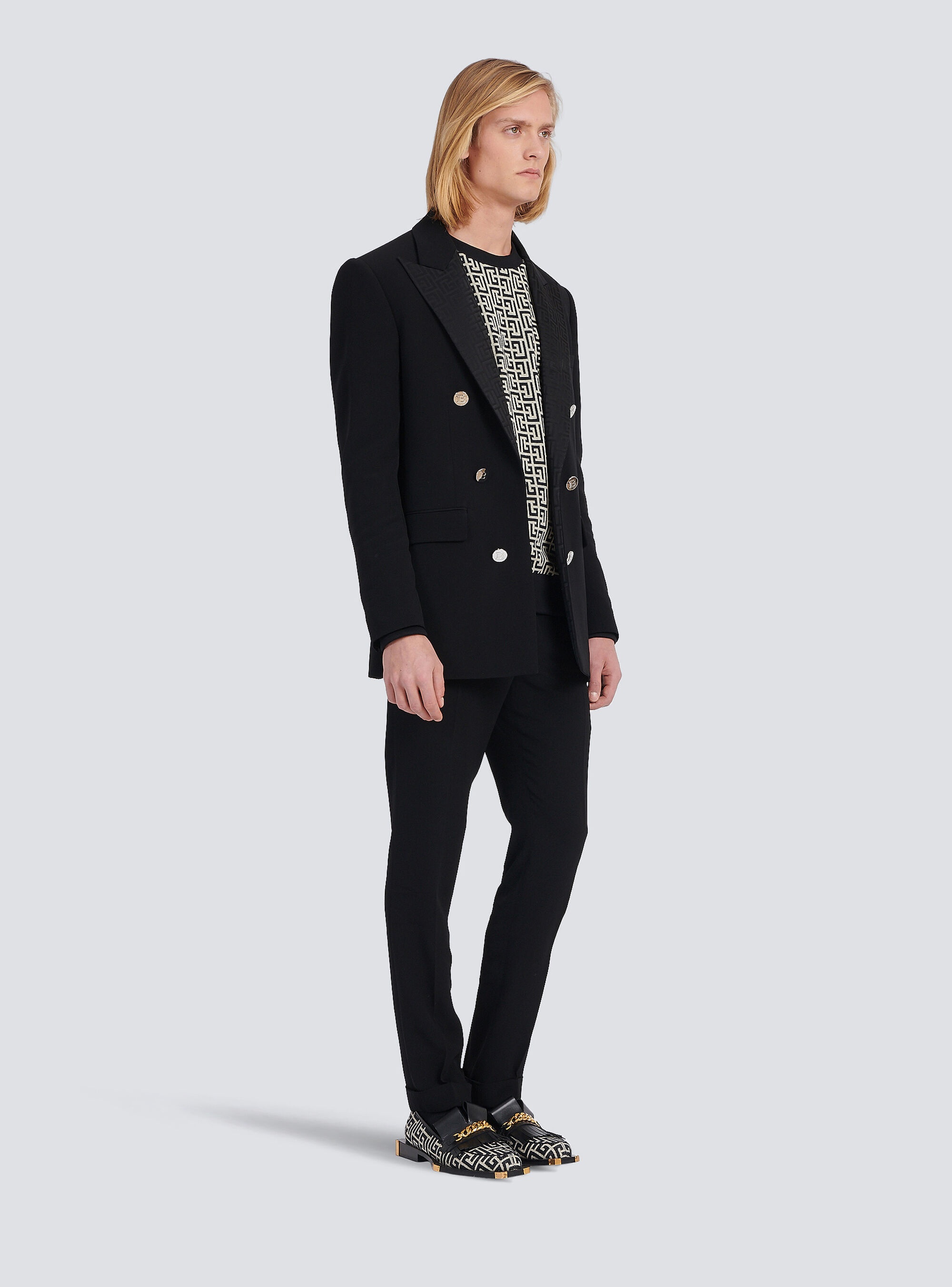 Crepe blazer with double-breasted silver-tone buttoned fastening and Balmain monogram collar - 5