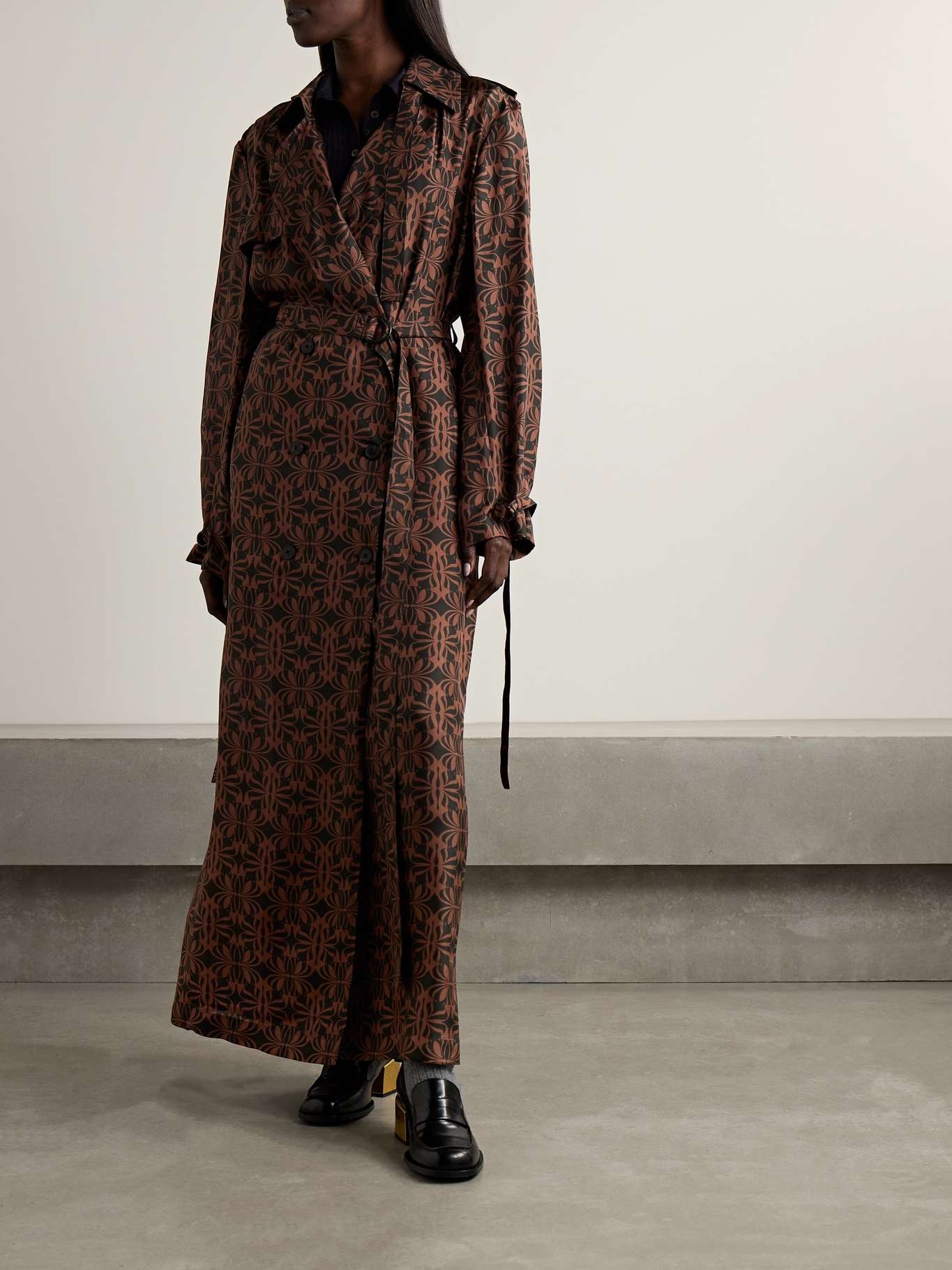 Belted printed silk trench coat - 3