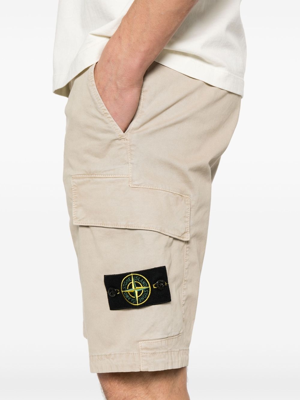 Compass-badge cargo shorts - 5