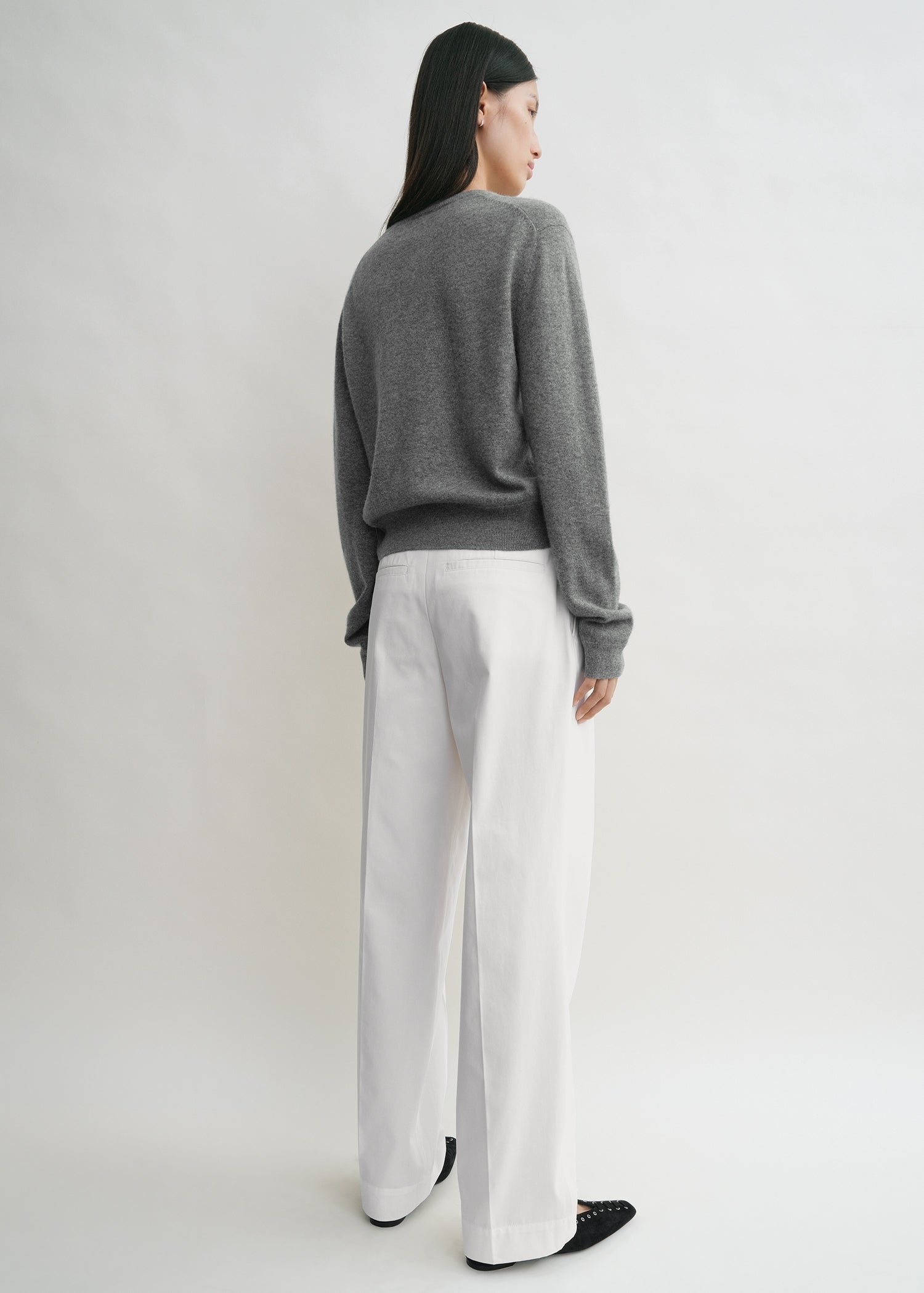 Classic V-neck knit grey - 4