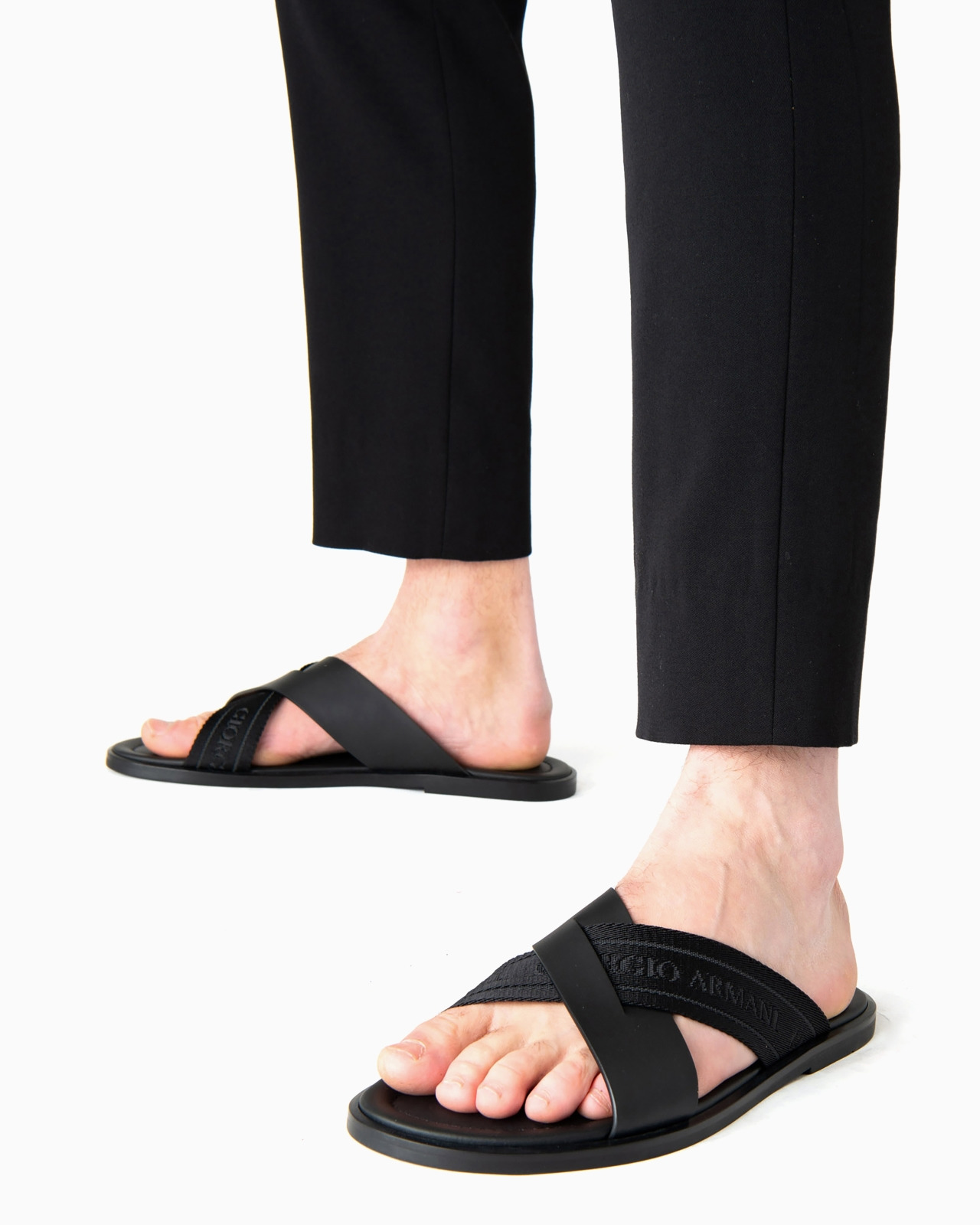 Leather cross sandals with two-toned tape - 7