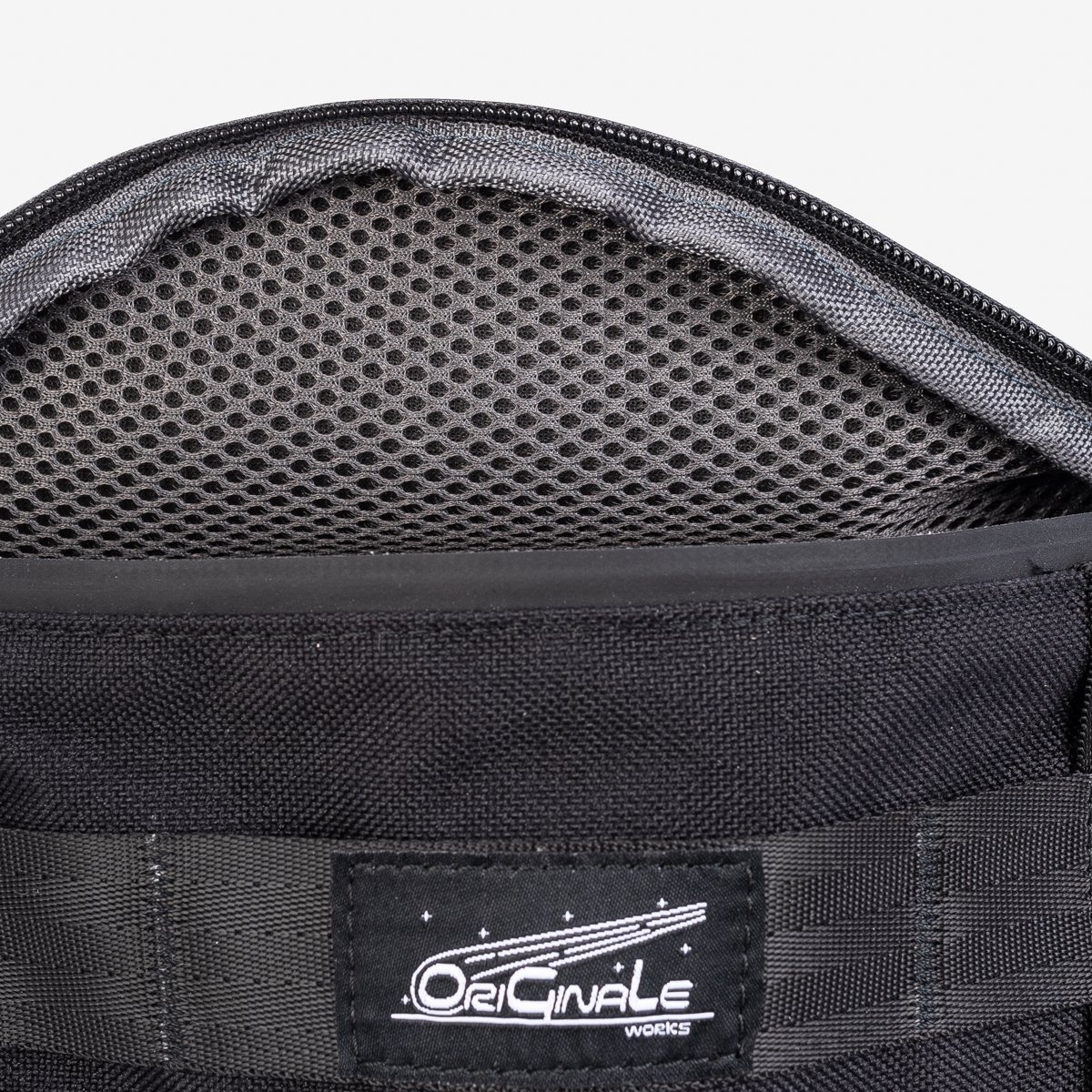 OGL Originale Tech Material Cross Body Pouch - Black - 8
