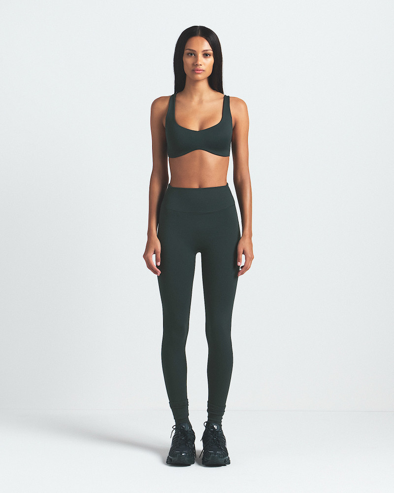NikeSKIMS Matte Women's Shaping Scoop Bra 3