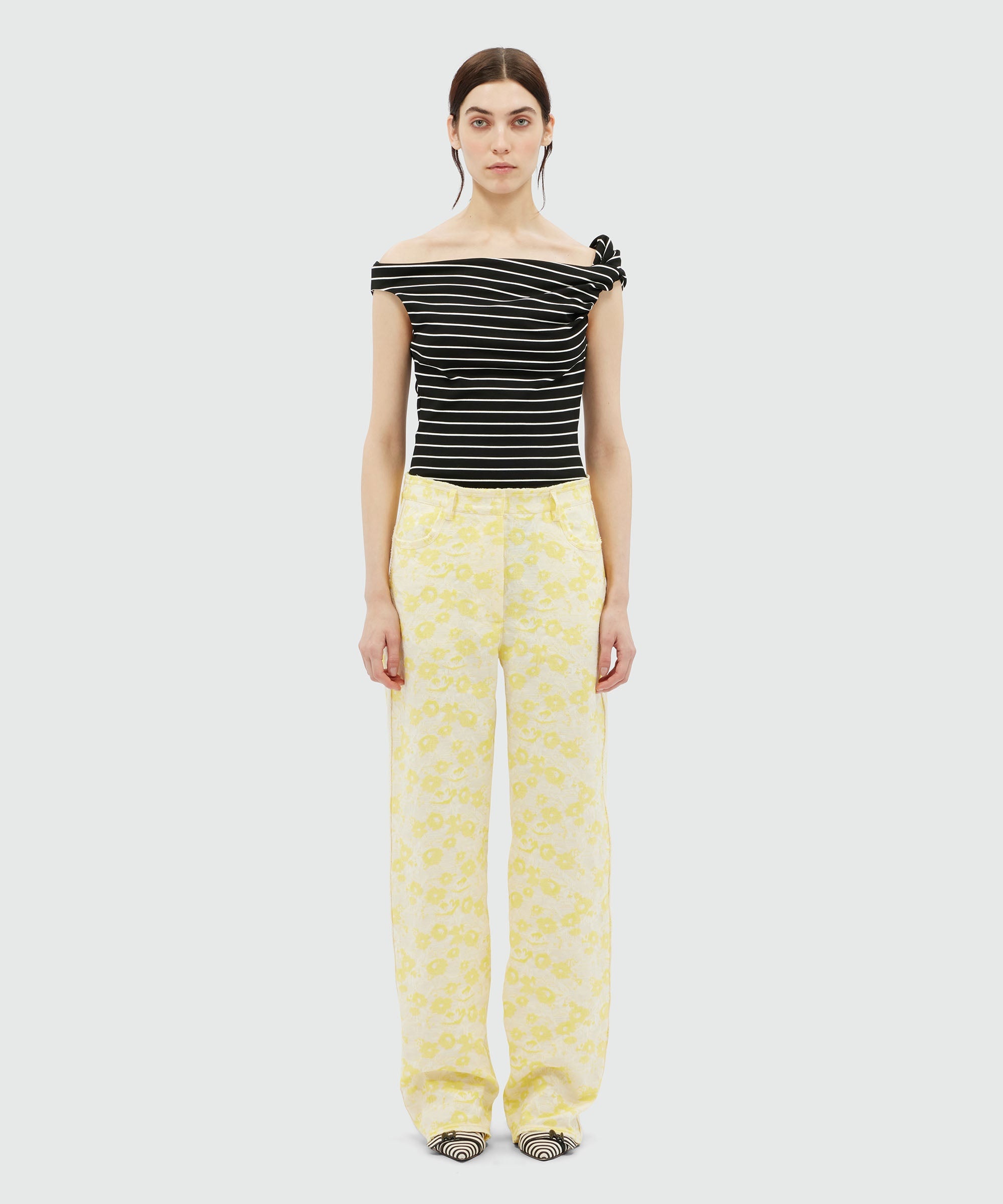 Pants with jacquard floral pattern - 2