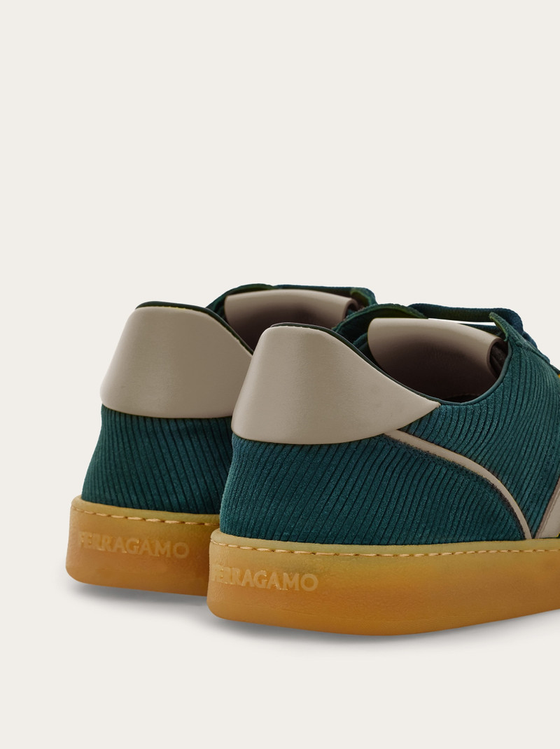 Low-top sneaker with logo 4