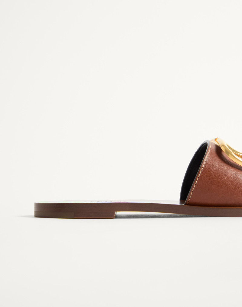 Valentino VLOGO SIGNATURE SLIDE SANDAL IN GRAINY COWHIDE WITH ACCESSORY outlook