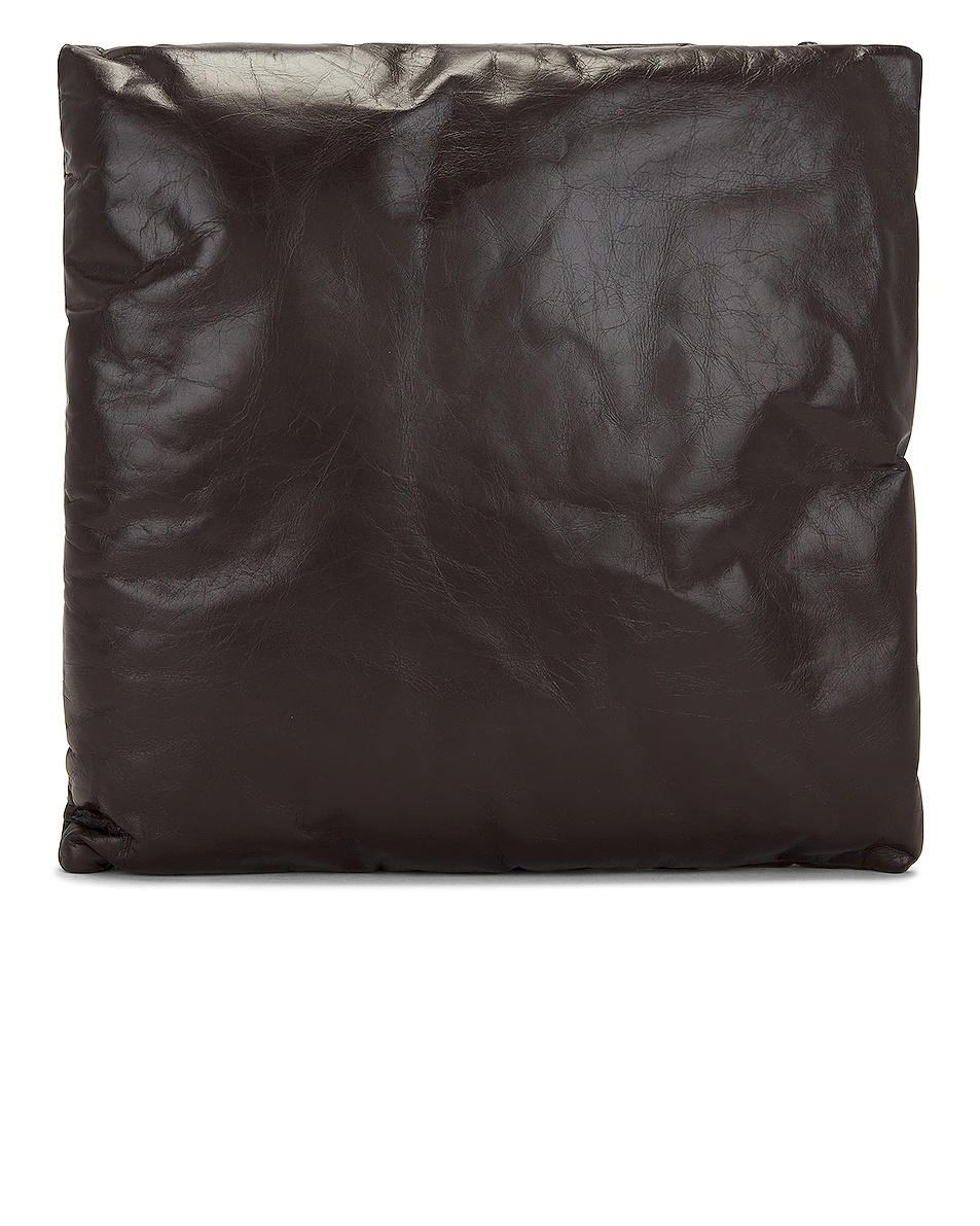 ボッテガ・ヴェネタ ピローポーチ Bottega Veneta Pillow Pouch | forward | REVERSIBLE