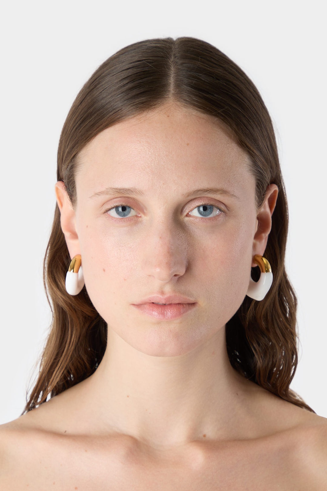 SMALL RUBBERIZED EARRINGS GOLD / white - 2