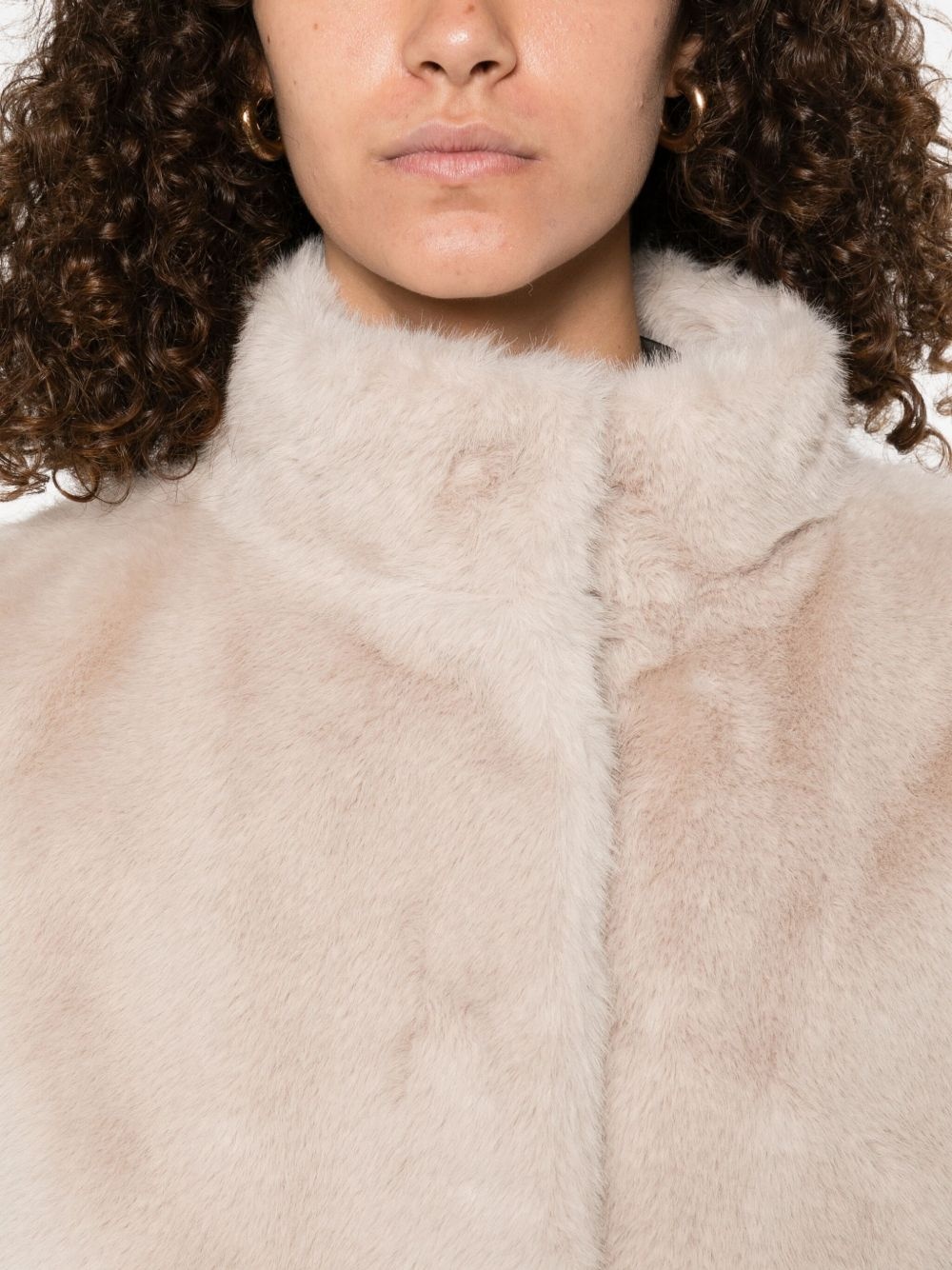 faux-fur sleeveless vest - 5
