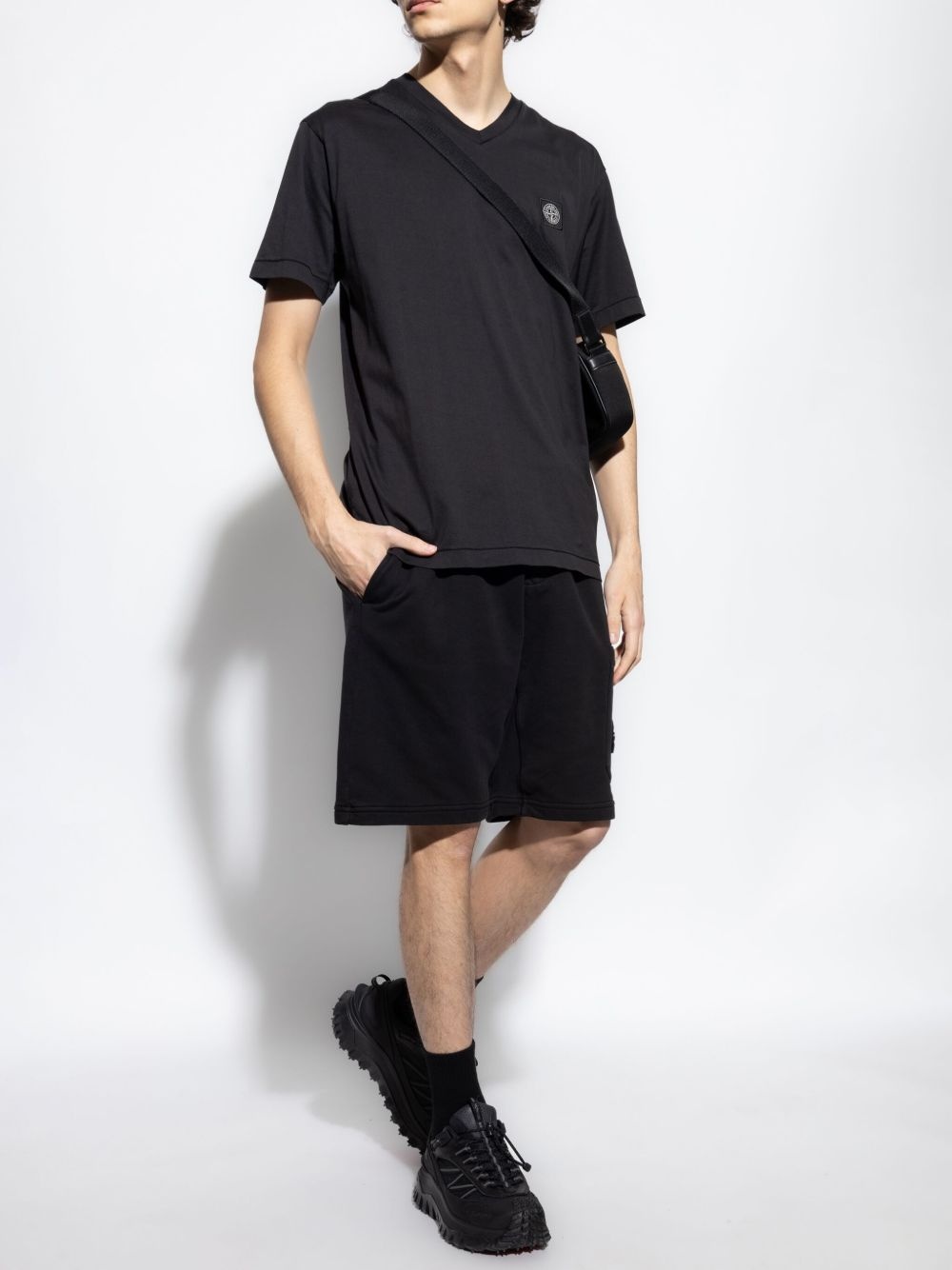 v-neck t-shirt - 5