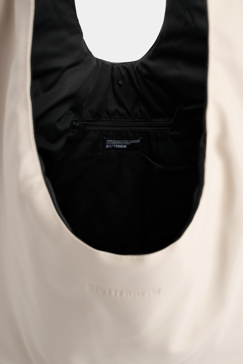 Stutterheim Svea Puffer Bag Light Sand outlook