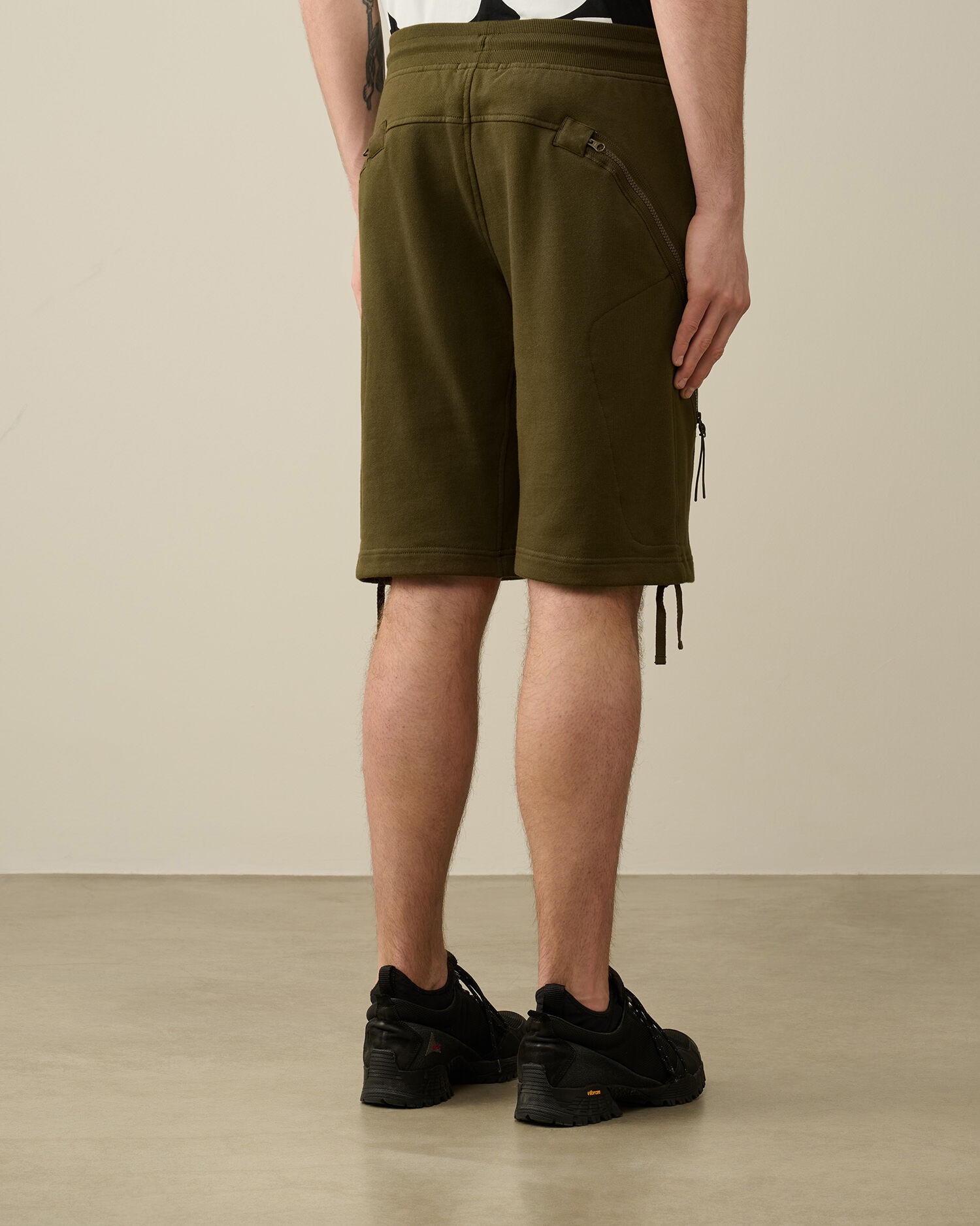 Diagonal Raised Fleece Zipped Pocket Shorts - 3