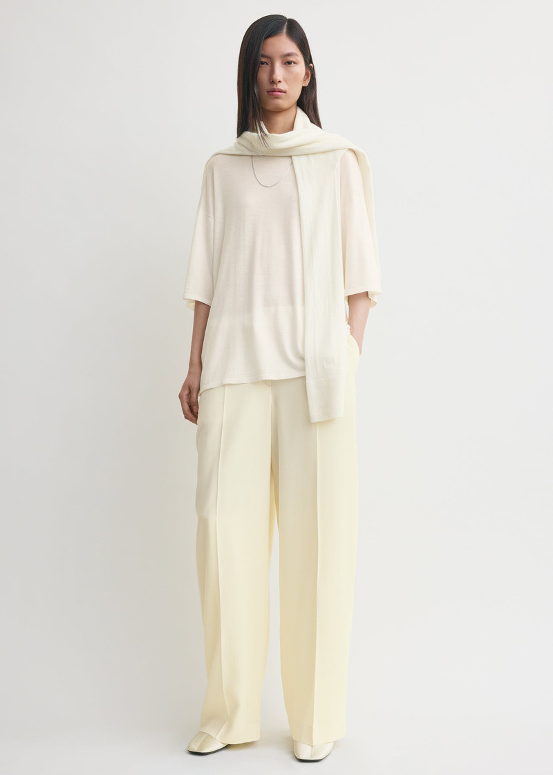 Totême Sleeve scarf white outlook