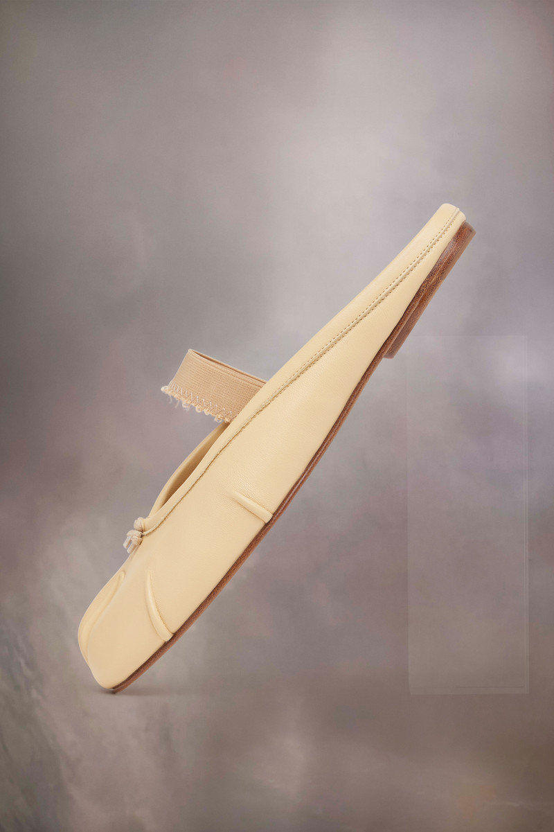 Maison Margiela Tabi elastic band mule outlook