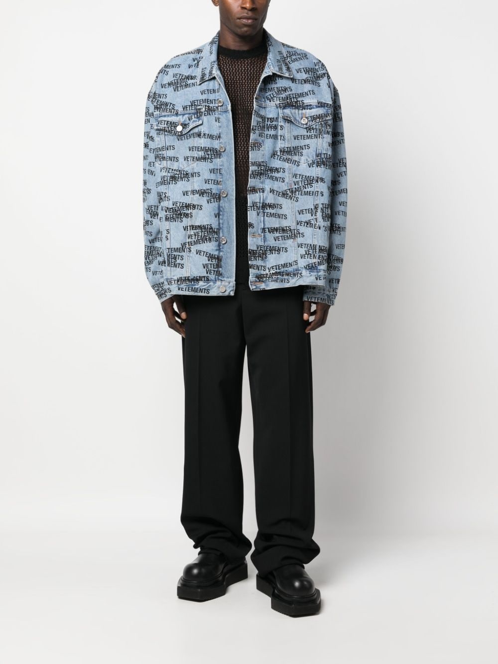 logo-print stonewashed denim jacket - 2