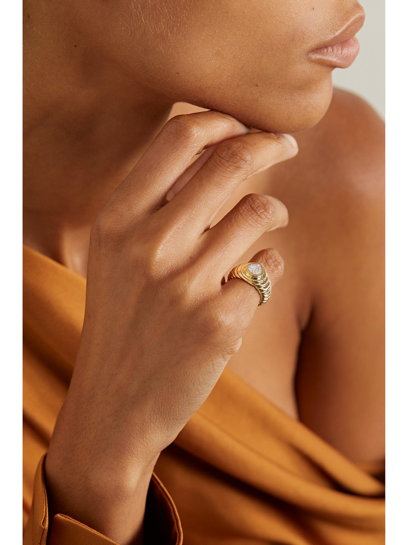 Yvonne Léon Mini 9-karat Gold Diamond Signet Ring outlook