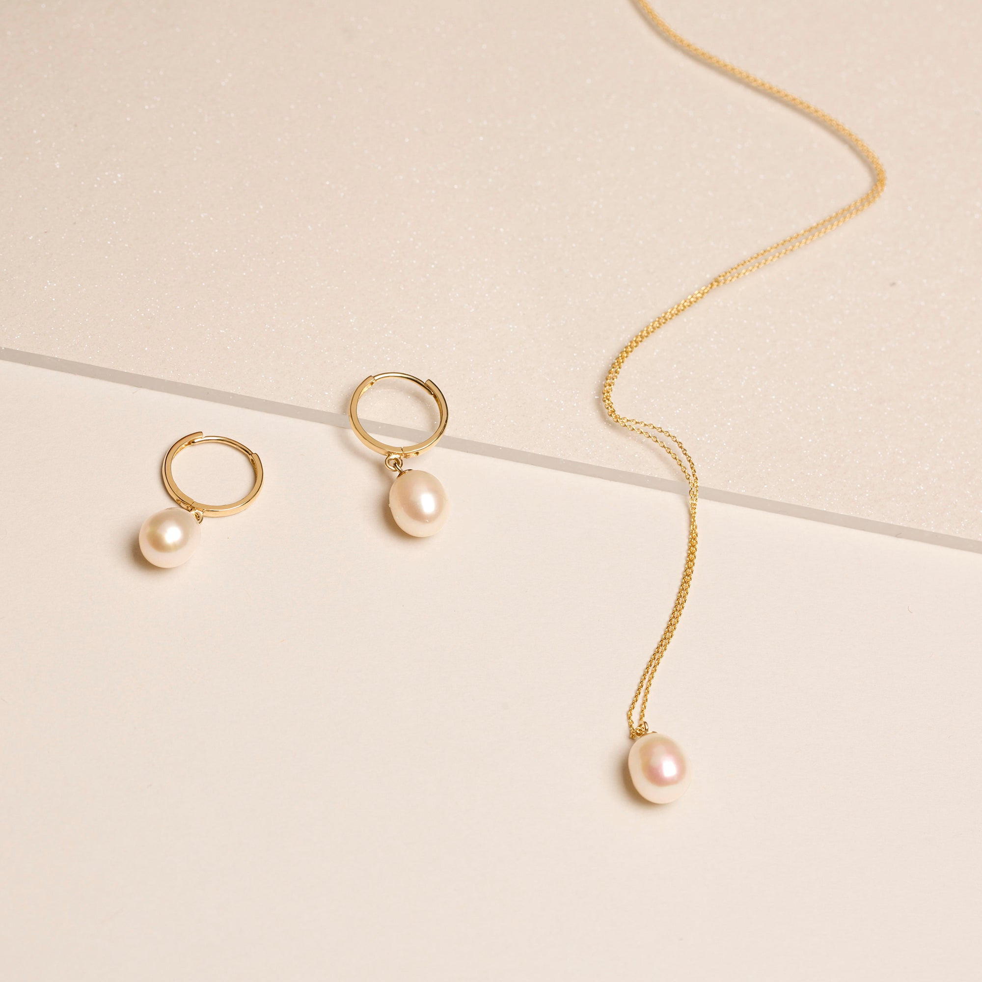 Elliptical Pearl Pendant Necklace - 4
