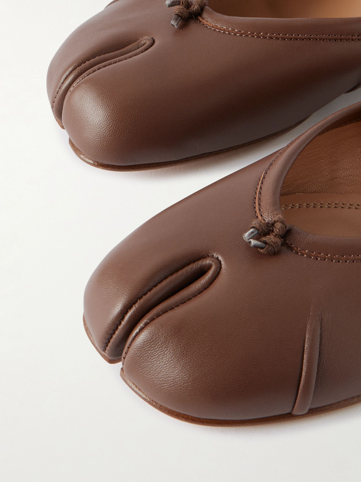 Tabi frayed split-toe leather ballet flats Brown - 4