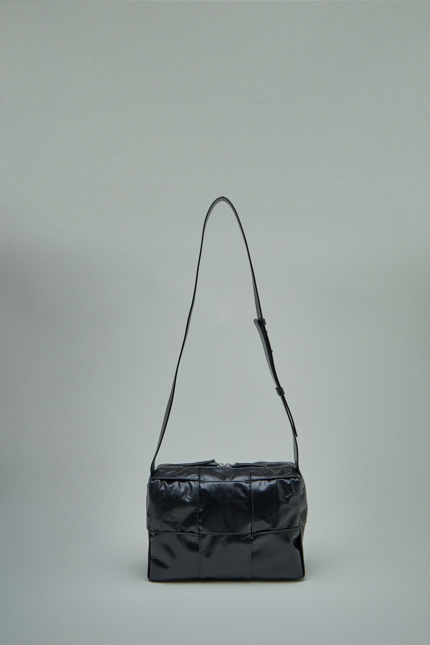 Bottega Veneta Medium Arco Camera Bag | labelsfashion