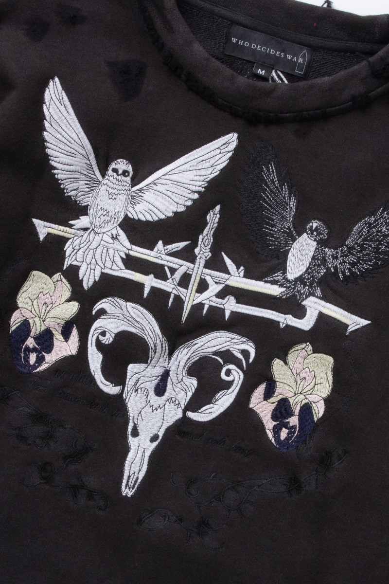 WHO DECIDES WAR EPITOME PULLOVER outlook