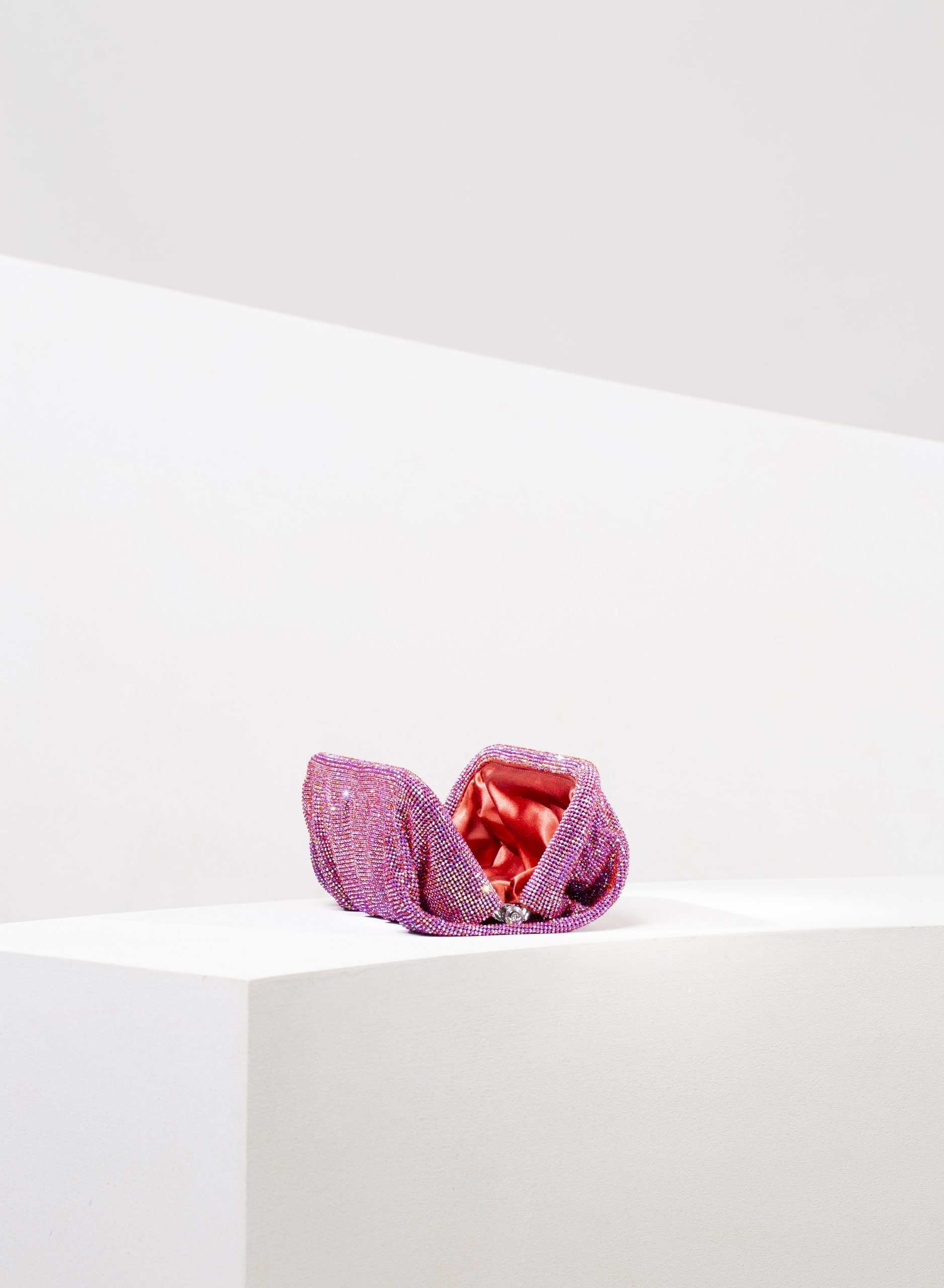 Benedetta Bruzziches – La Venus Grande The Spy Who Loved Me - 4