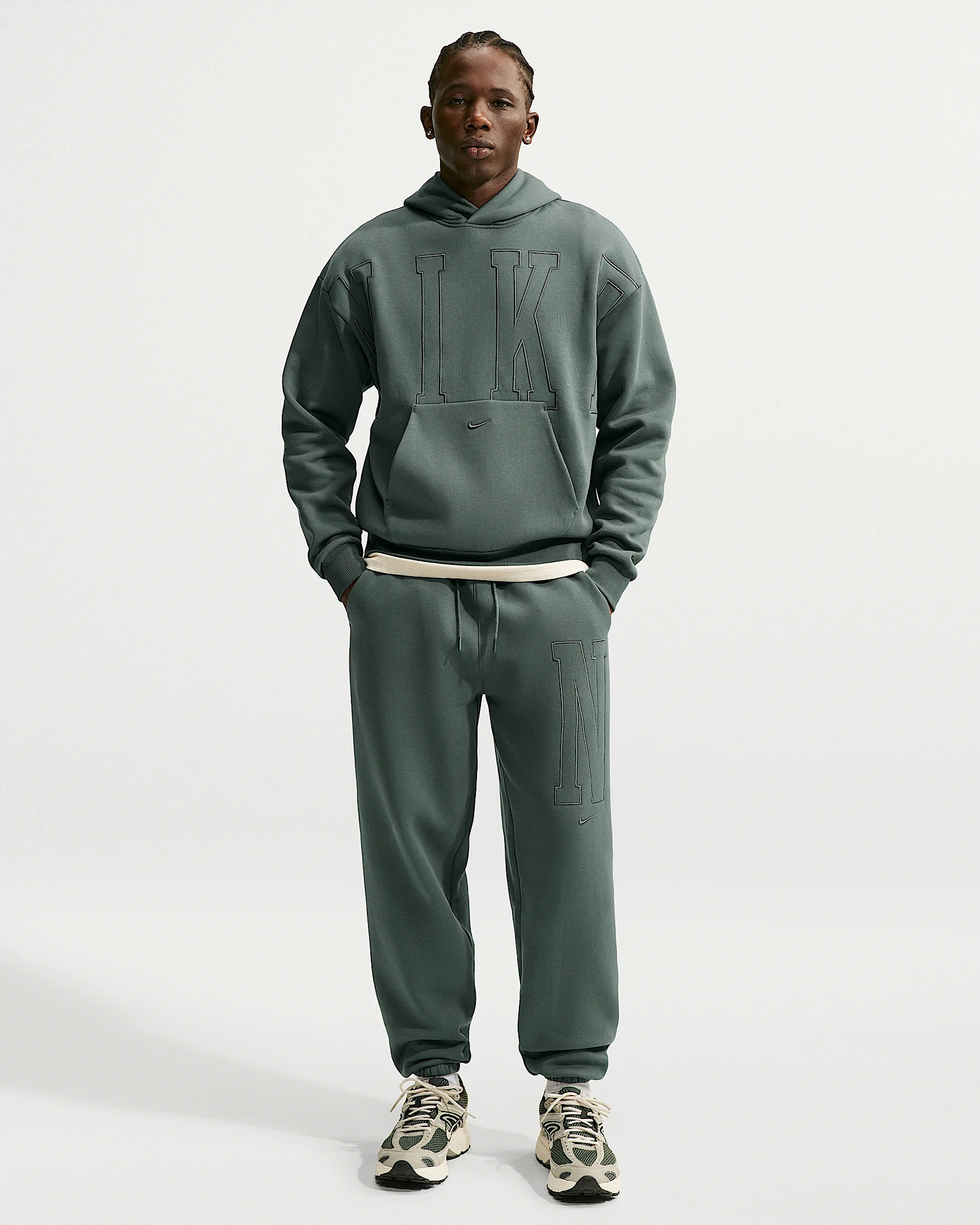Nike Solo Fleece Men's Loose Cuffed Pants - 1