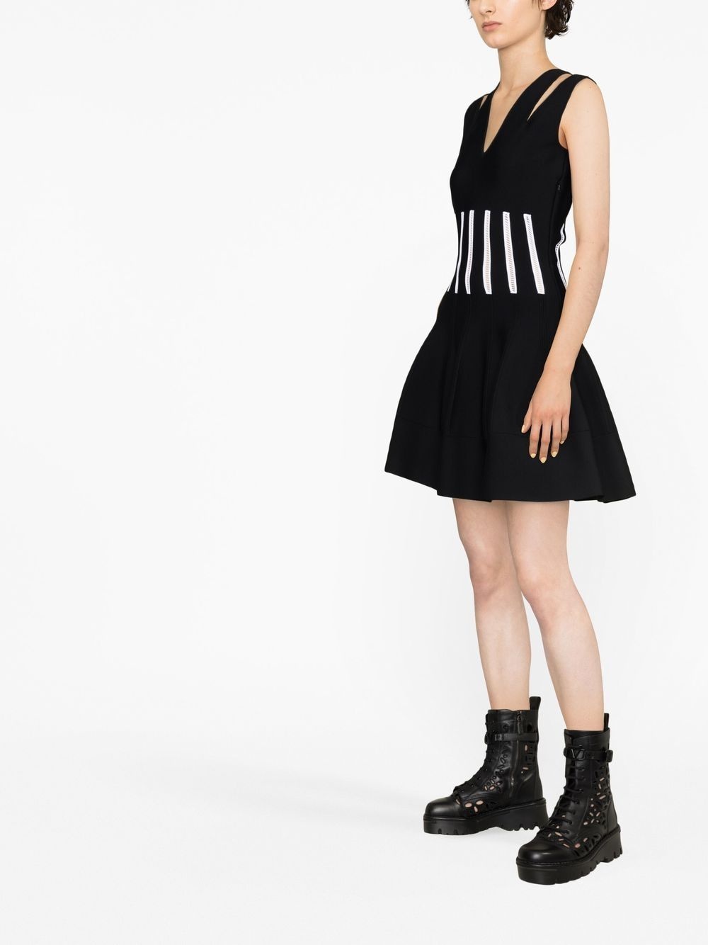 V-neck sleeveless dress - 4