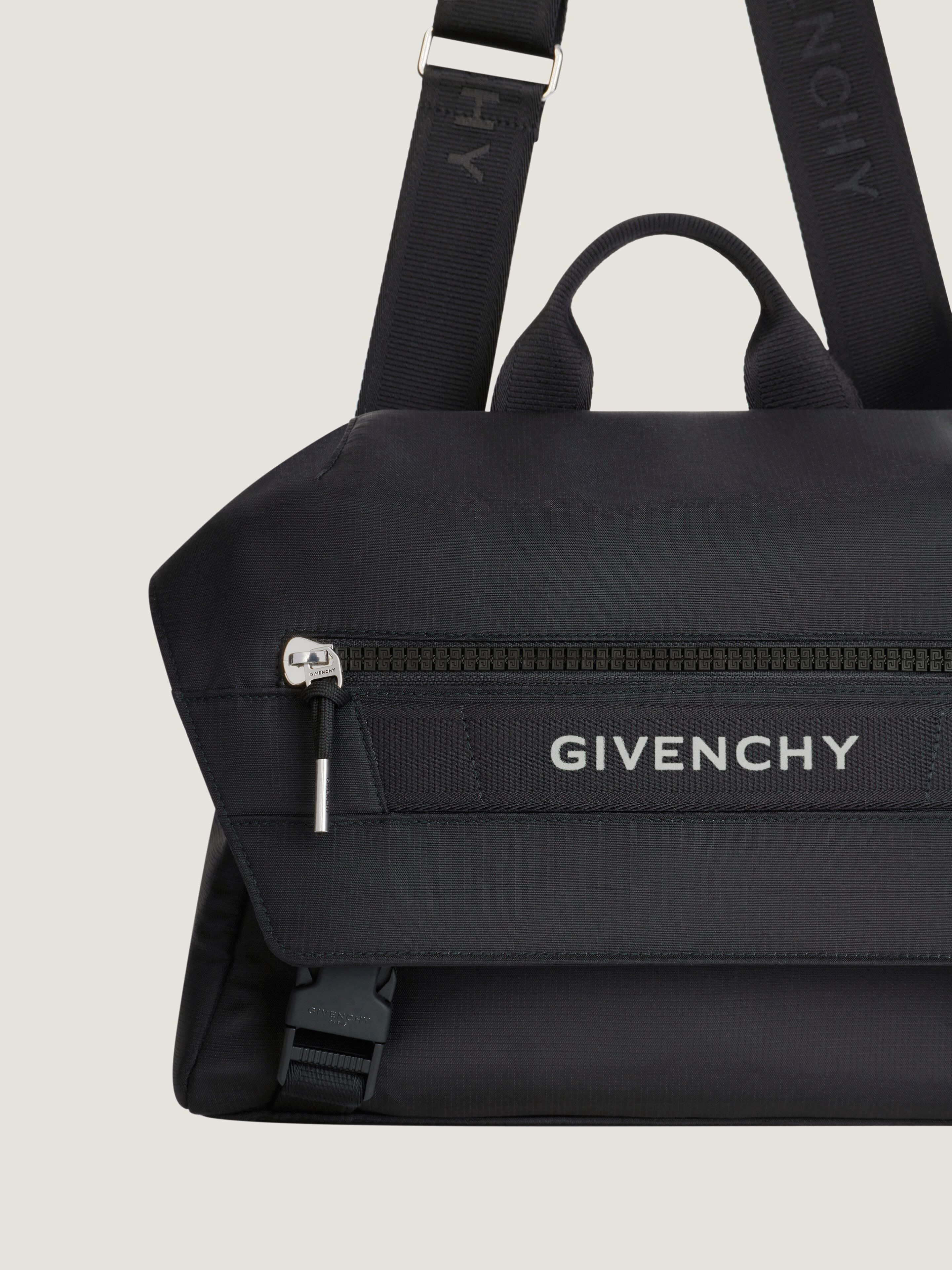 GIVENCHY Gトレック メッセンジャーバッグ GIVENCHY - G-trek Messenger Bag Givenchy
