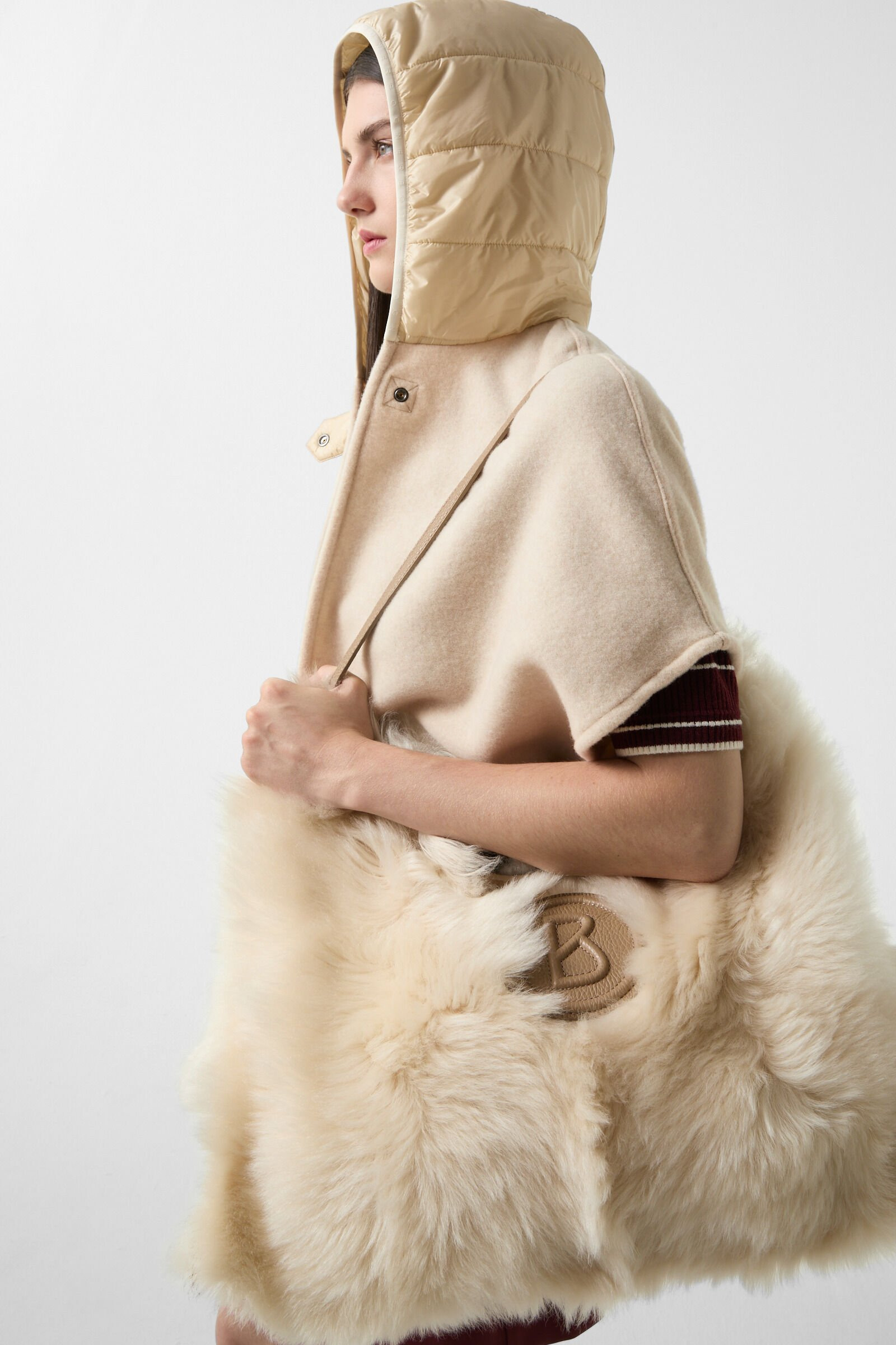Poncho Nilla in Beige - 5