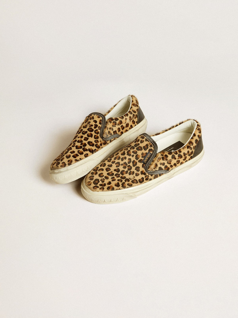 Golden Goose Women's VCE Penstar in leopard-print pony skin with black leather heel tab outlook
