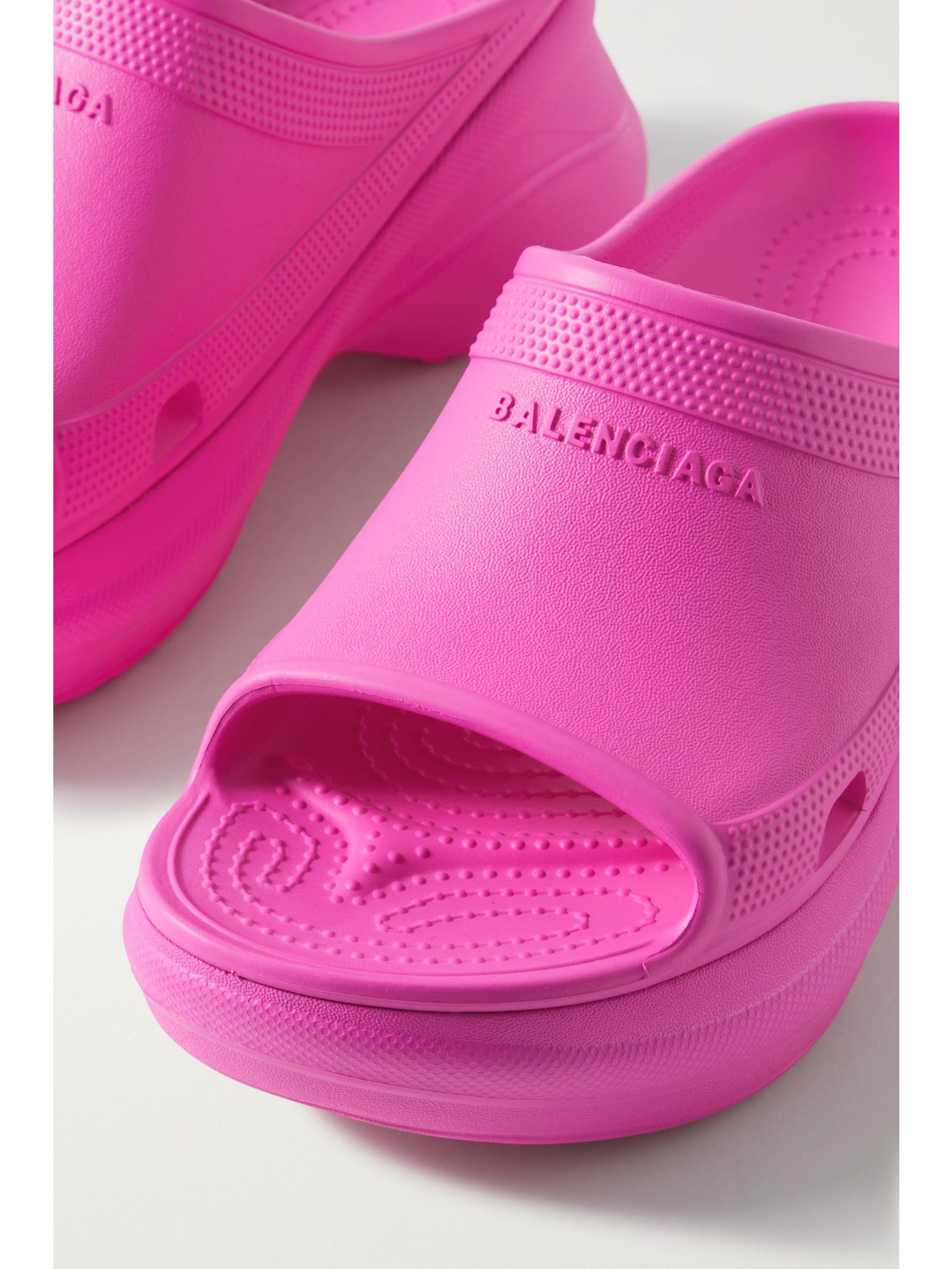 + Crocs Pool perforated neon rubber slides Pink - 4