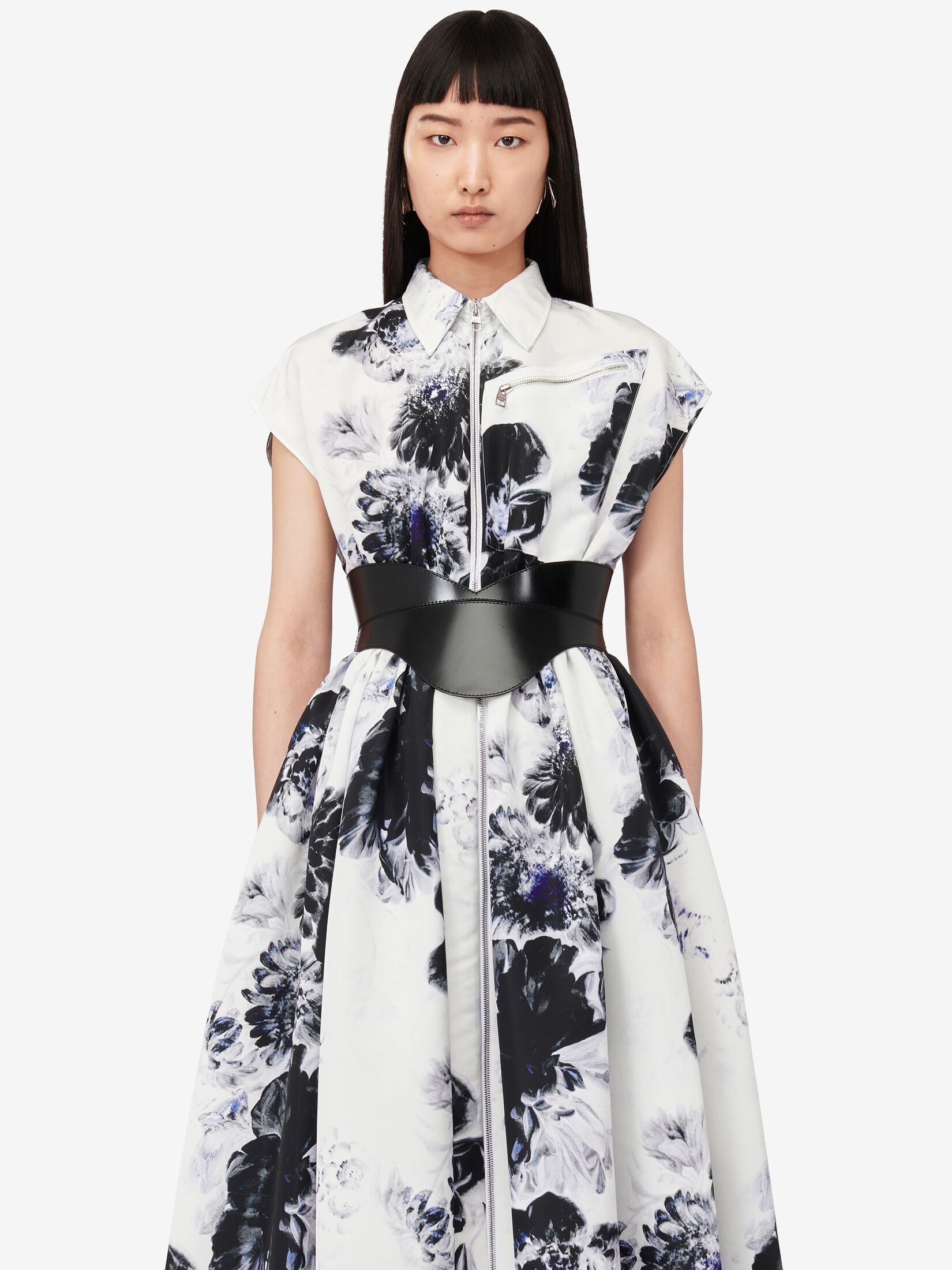 Women's Chiaroscuro Shirt Dress in White/black/electric Blue - 6