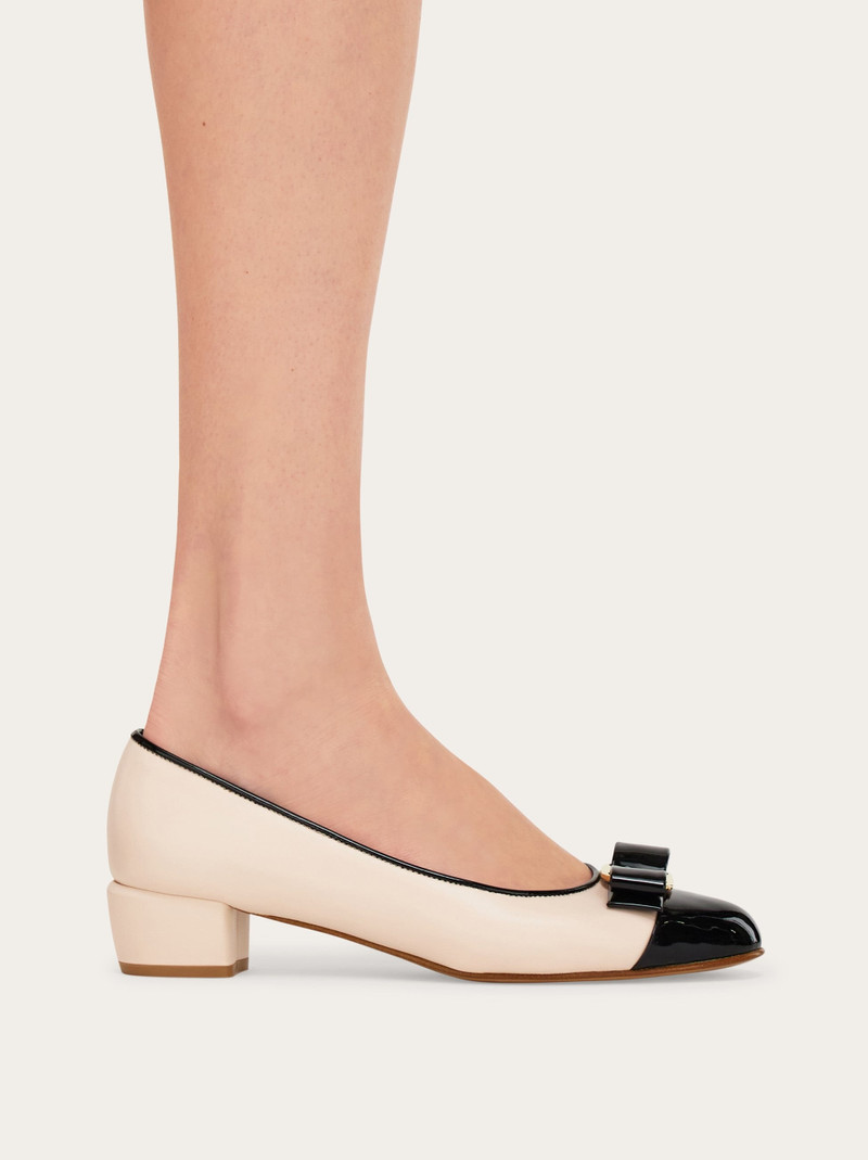 FERRAGAMO Vara pump outlook
