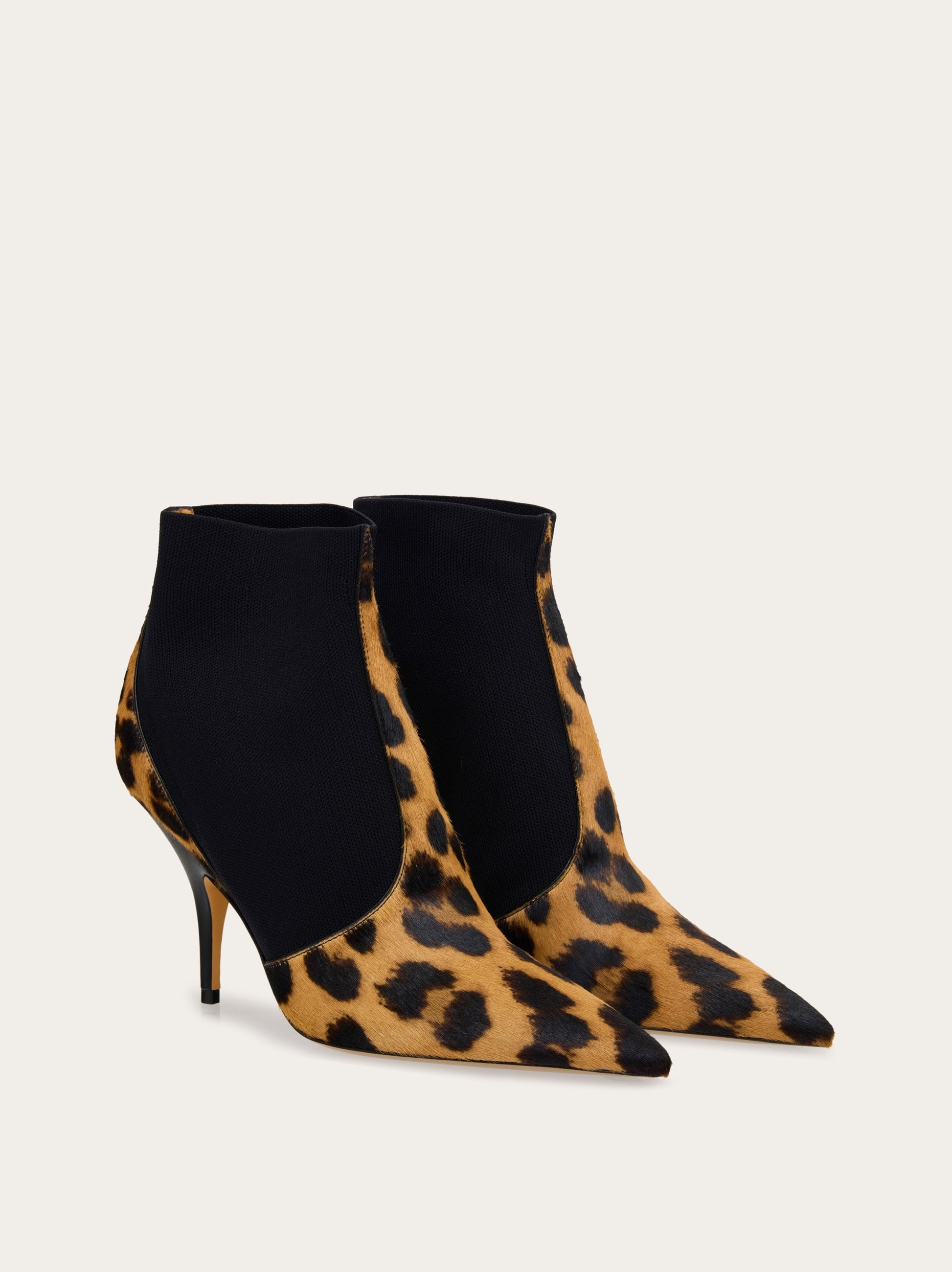 Ankle boot with graphic detail - 3