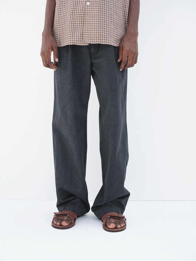 AURALEE GARMENT-DYED FINX LIGHT CHINO ONE-TUCK WIDE PANTS outlook