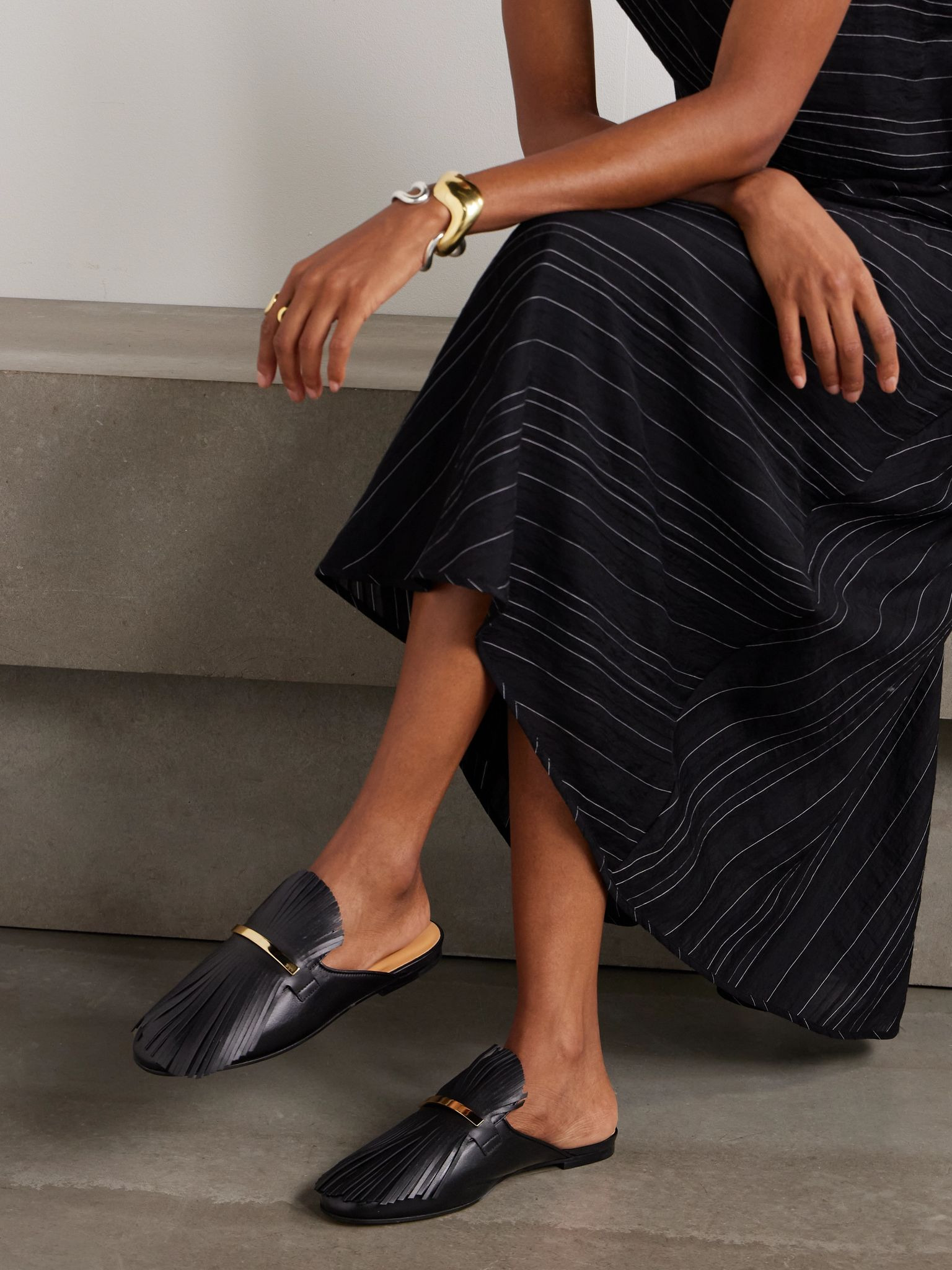 Embellished fringed leather slippers Black - 2