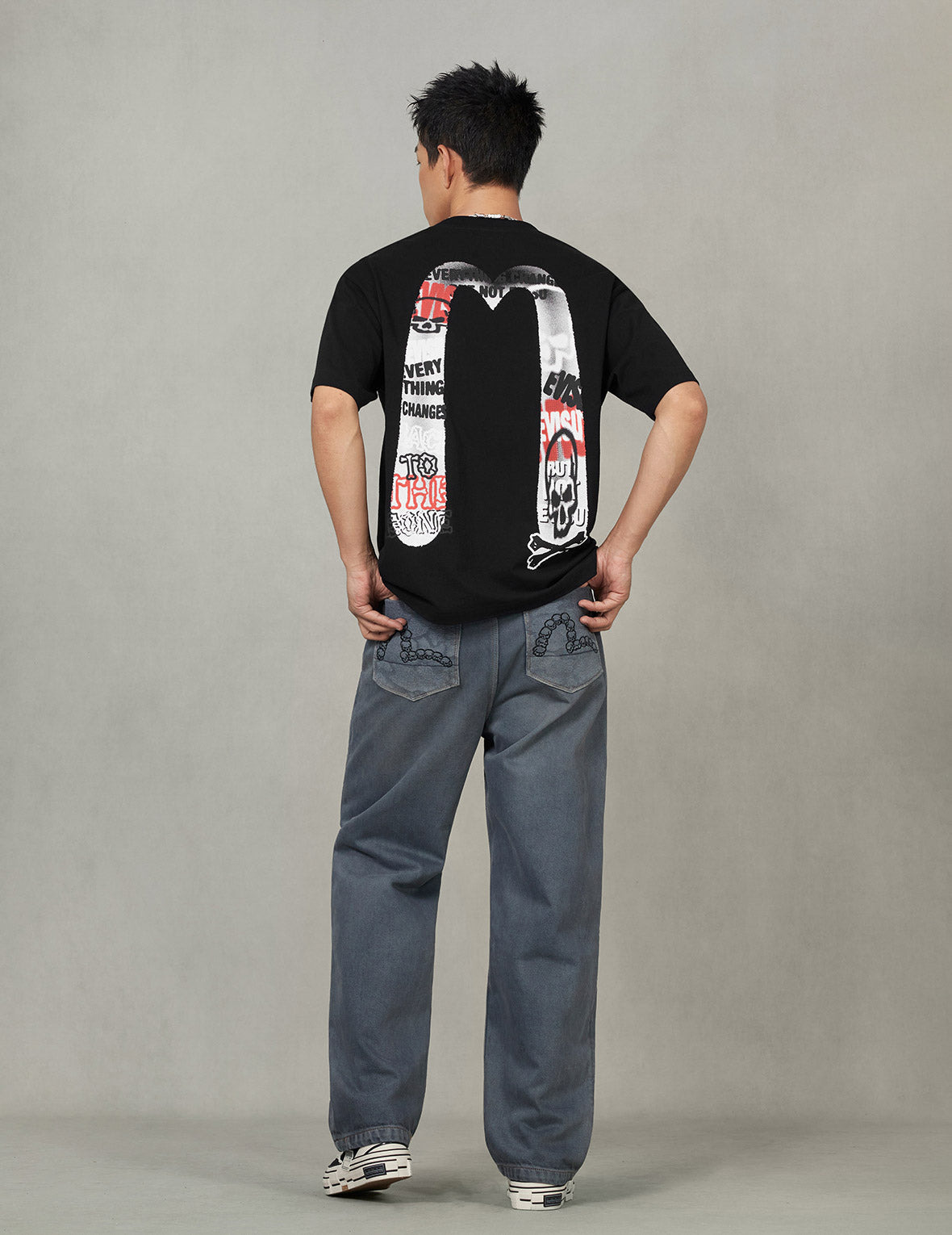 Graffiti-style Daicock Print Relax Fit T-shirt - 5