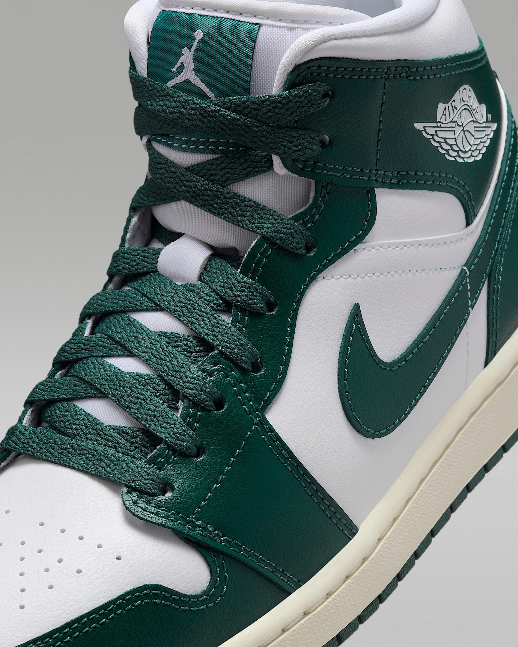 Air Jordan 1 Mid Women's Shoes - 7
