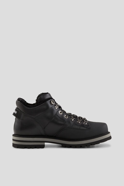 Courchevel Low boots in Black - 2