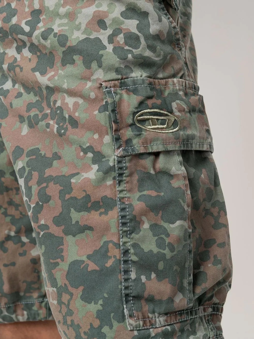 camouflage-print cargo shorts - 5