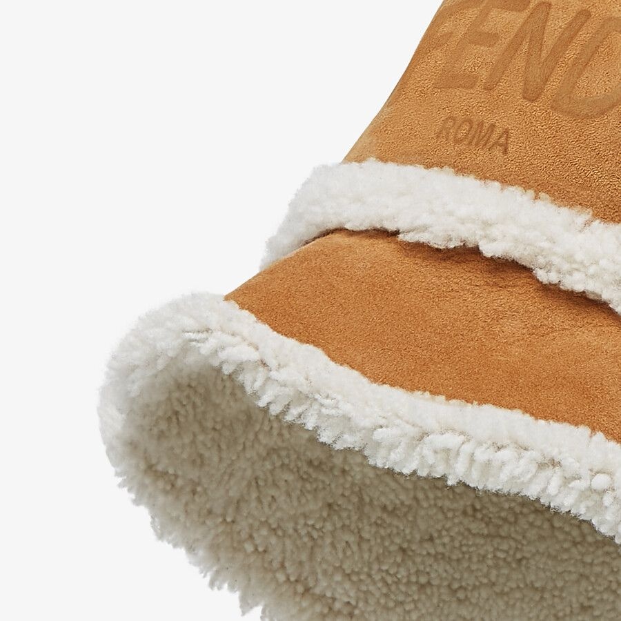 Beige sheepskin bucket hat - 2