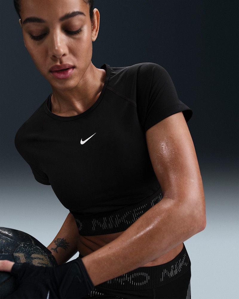 Nike Pro Women's Dri-FIT Short-Sleeve Cropped Graphic Top 1
