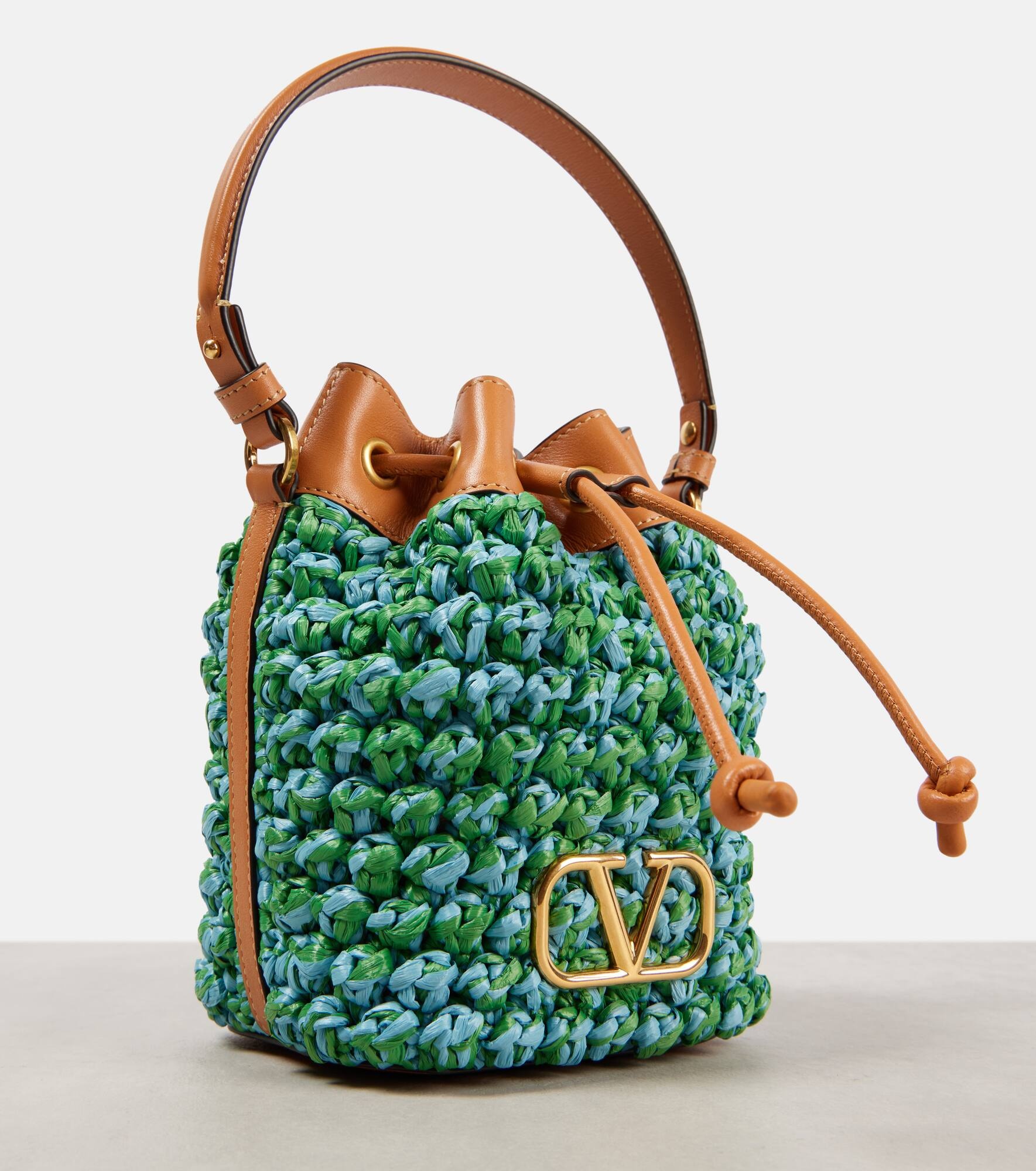 VLogo Mini embellished raffia bucket bag - 6