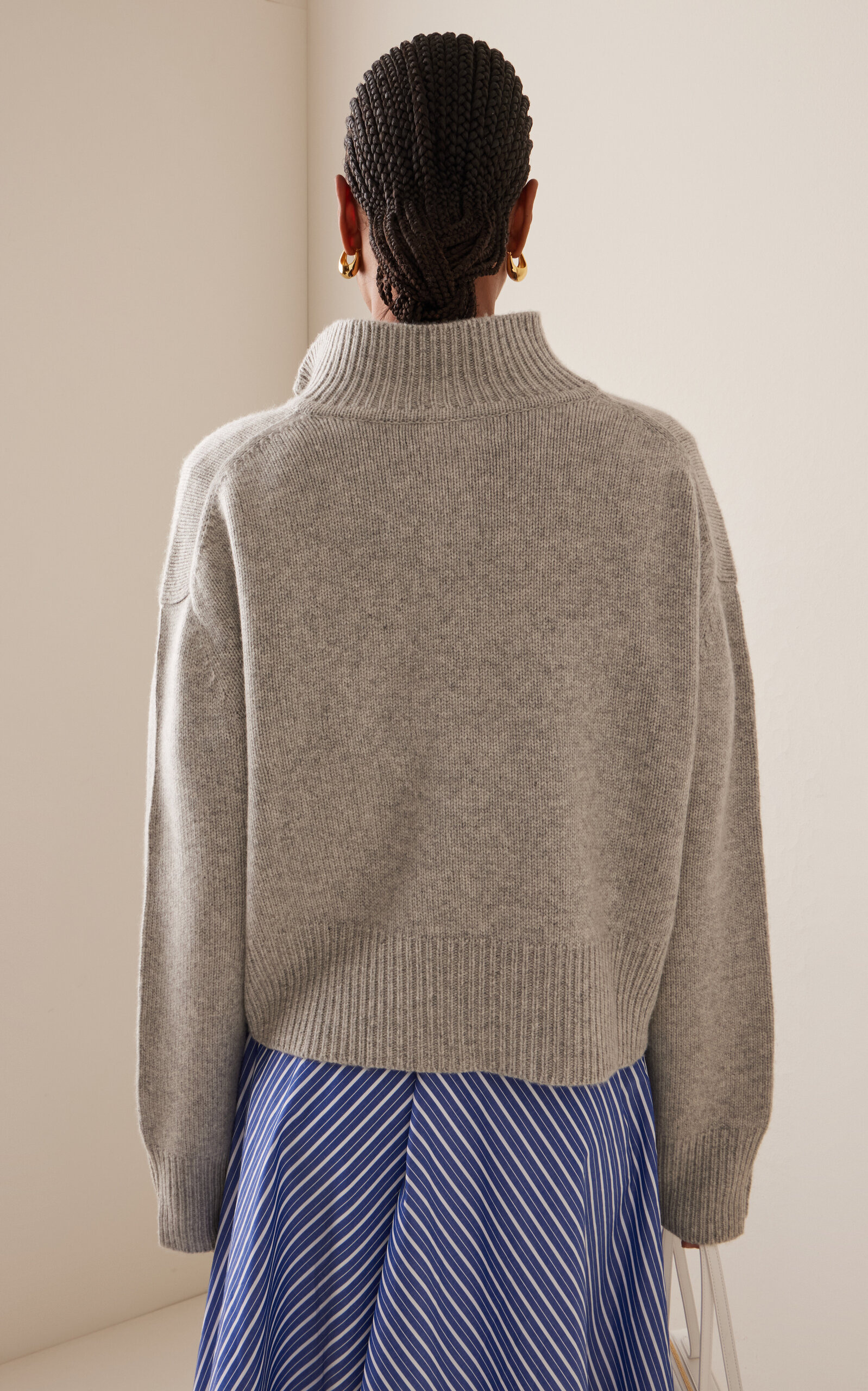 The Rowe Cropped Cashmere Henley Sweater grey - 4